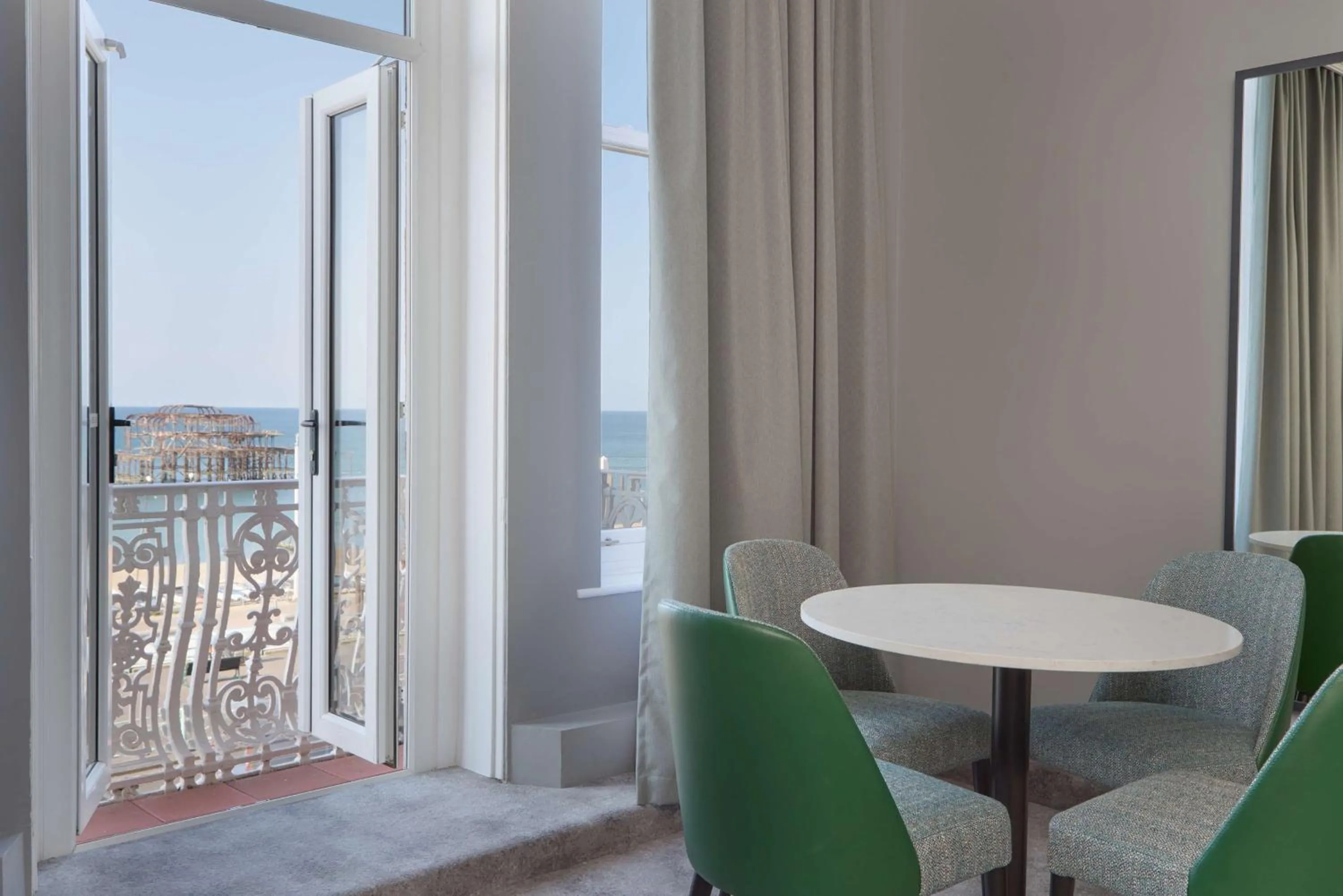 Photo of the whole room in DoubleTree By Hilton Brighton Metropole