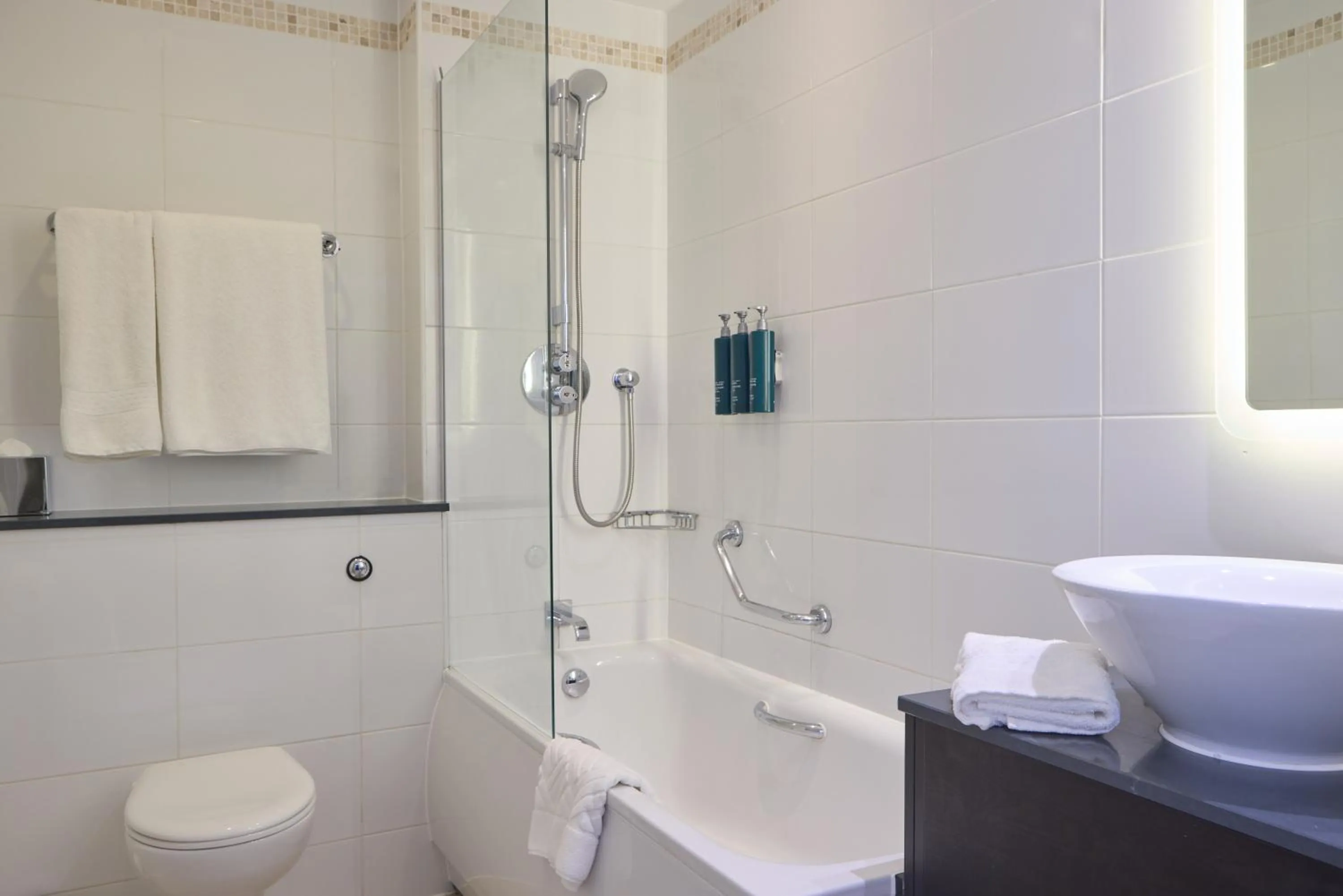Bathroom in DoubleTree By Hilton Brighton Metropole
