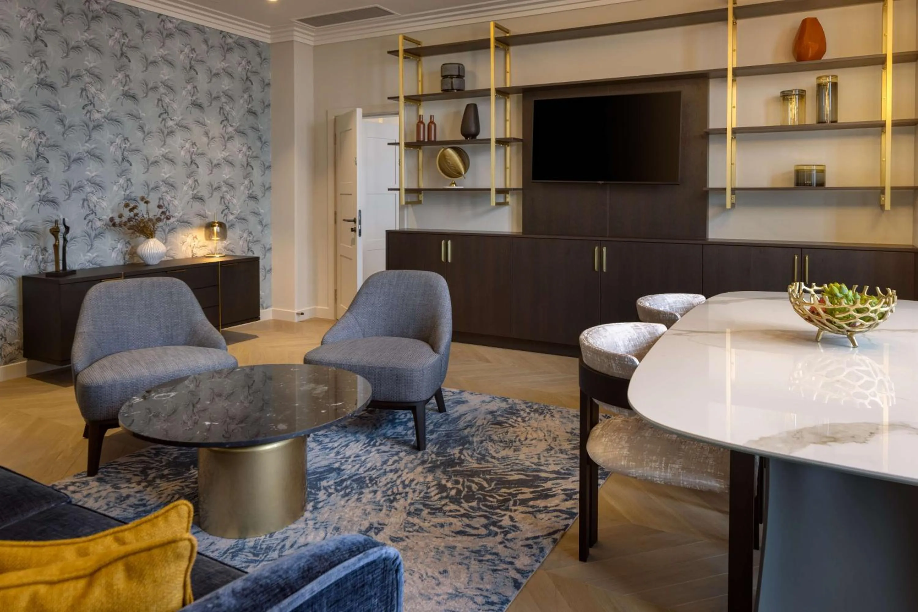 Living room in DoubleTree By Hilton Brighton Metropole