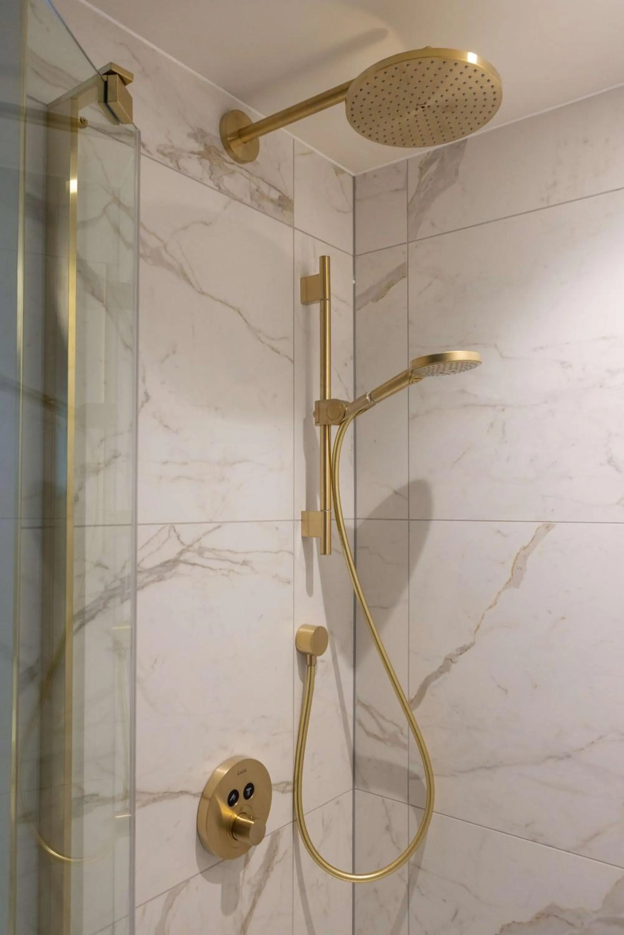 Bathroom in DoubleTree By Hilton Brighton Metropole