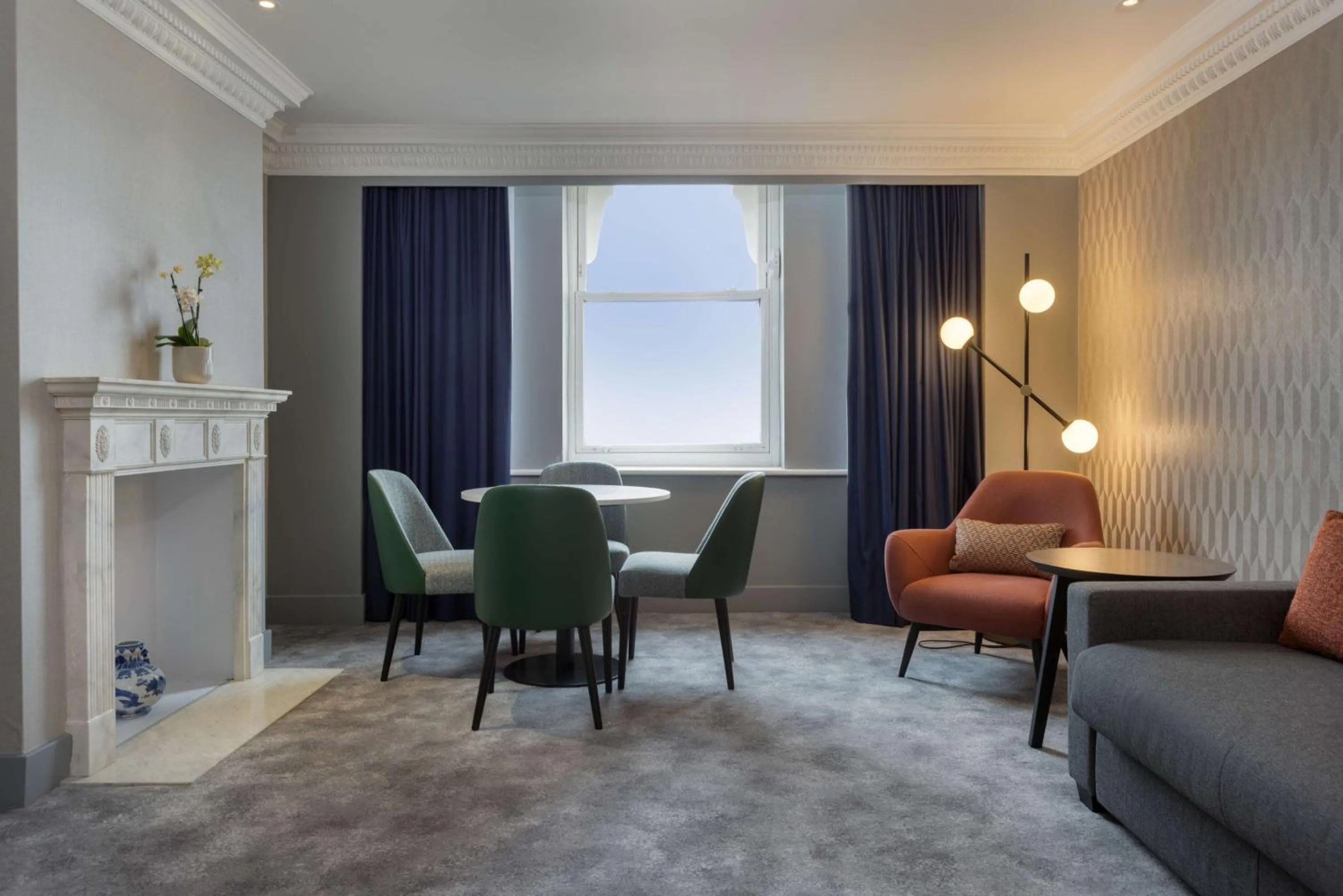 Living room in DoubleTree By Hilton Brighton Metropole