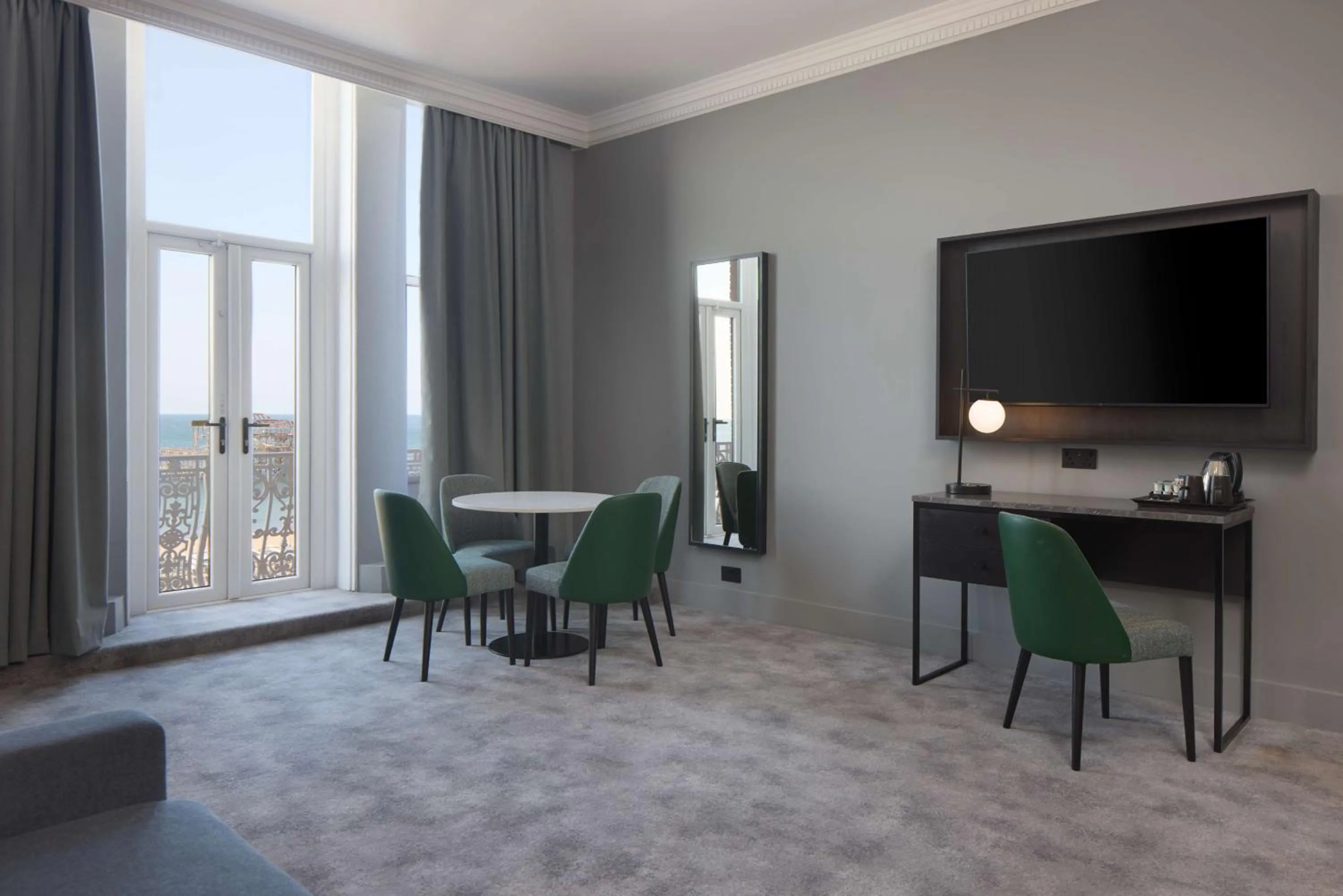 Photo of the whole room in DoubleTree By Hilton Brighton Metropole