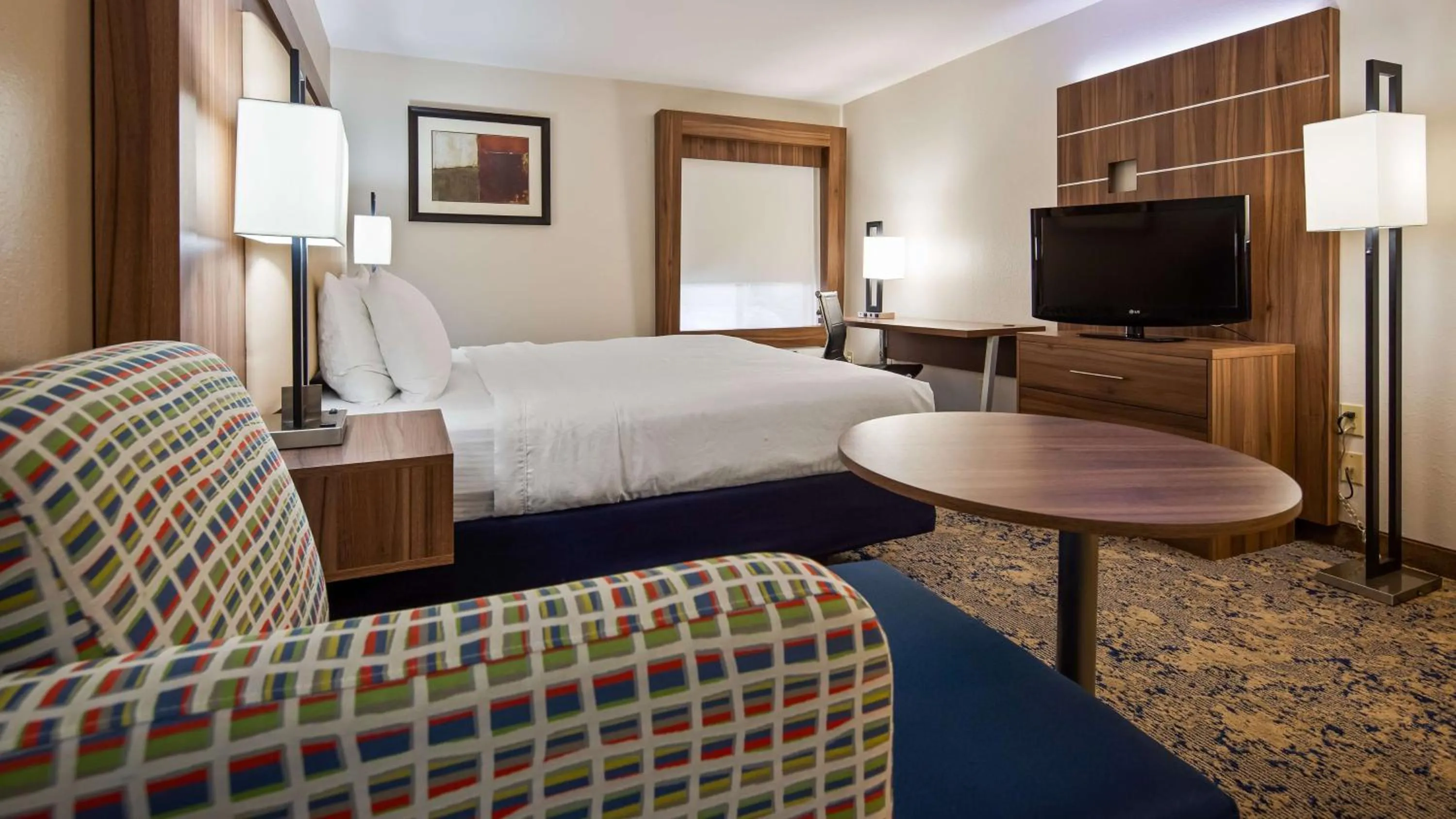 Photo of the whole room, Bed in Best Western Plus Kansas City Airport - KCI East