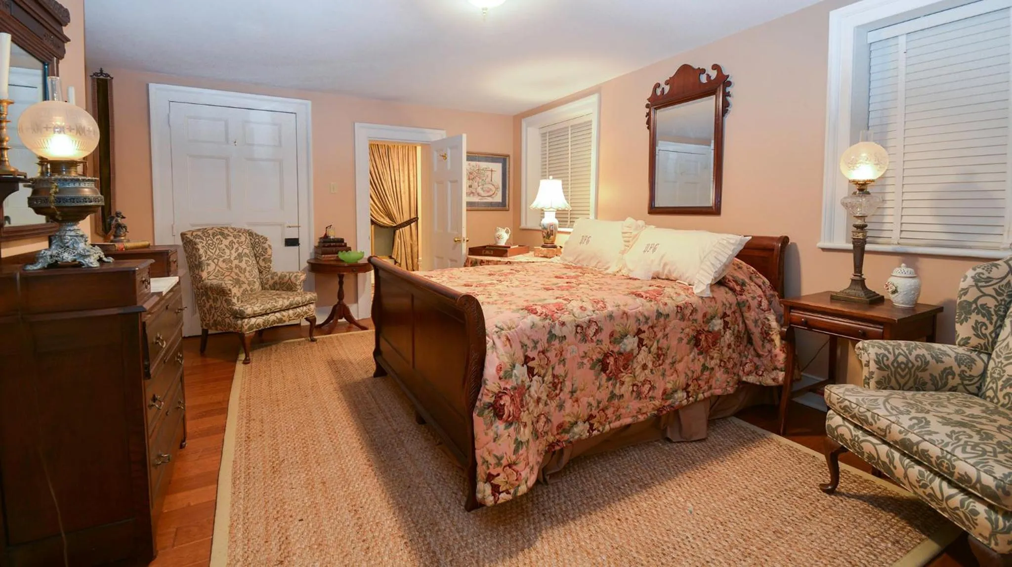 Bed in Choctaw Hall Bed & Breakfast