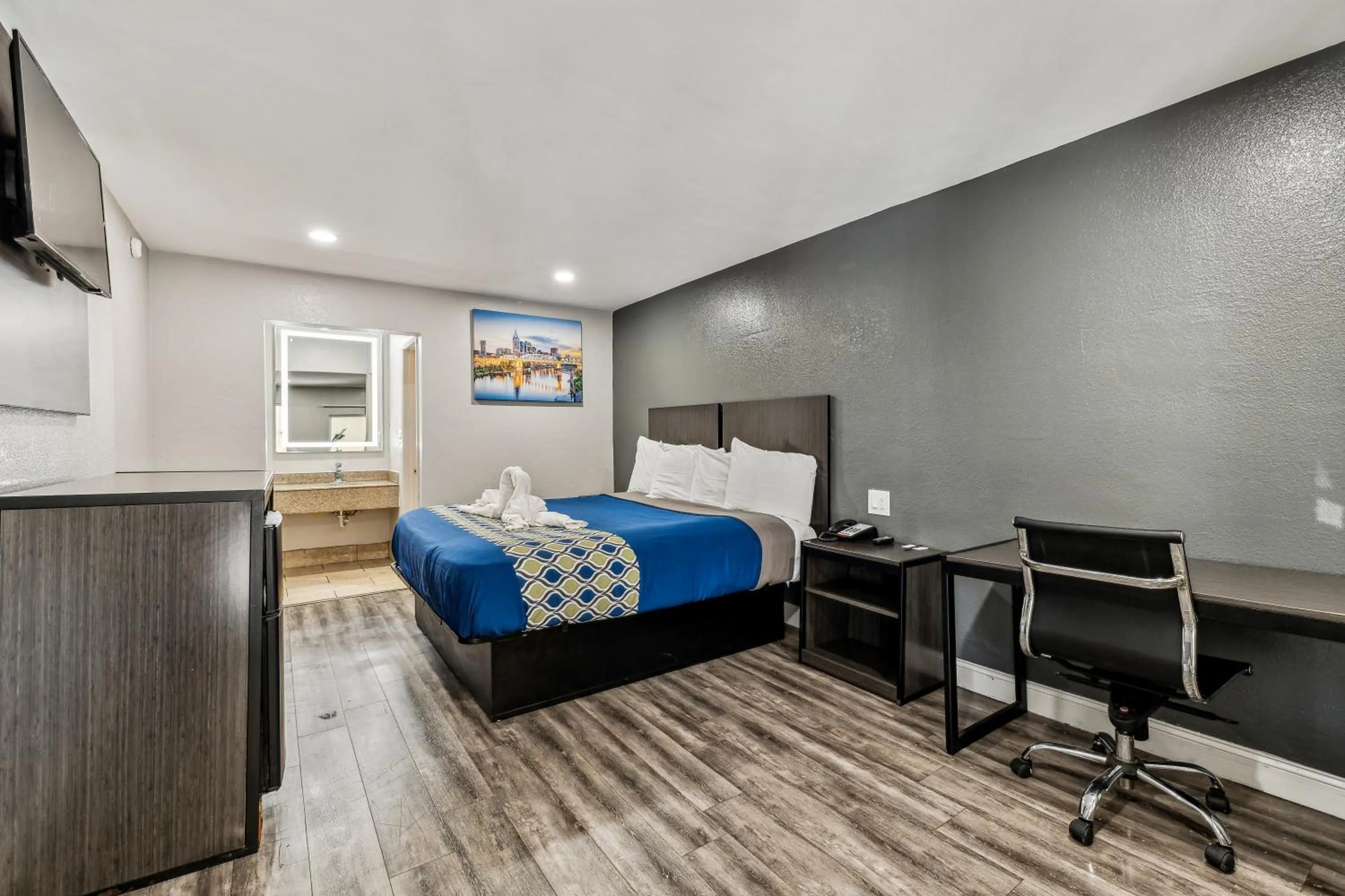 Bed in Knights Inn Antioch