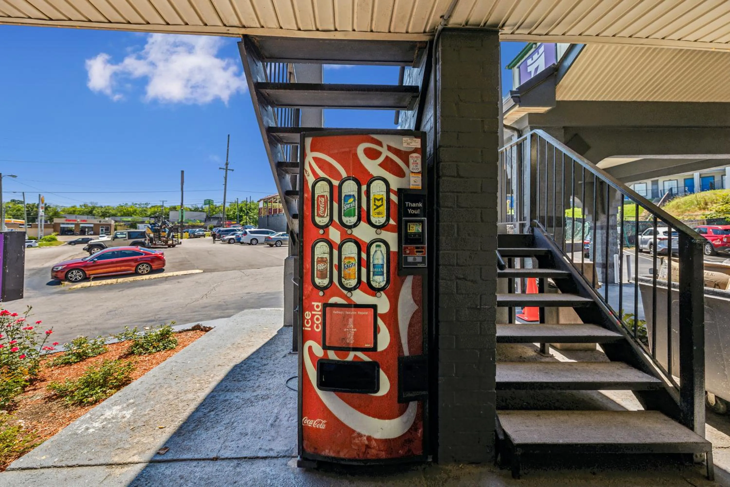 vending machine in Knights Inn Antioch