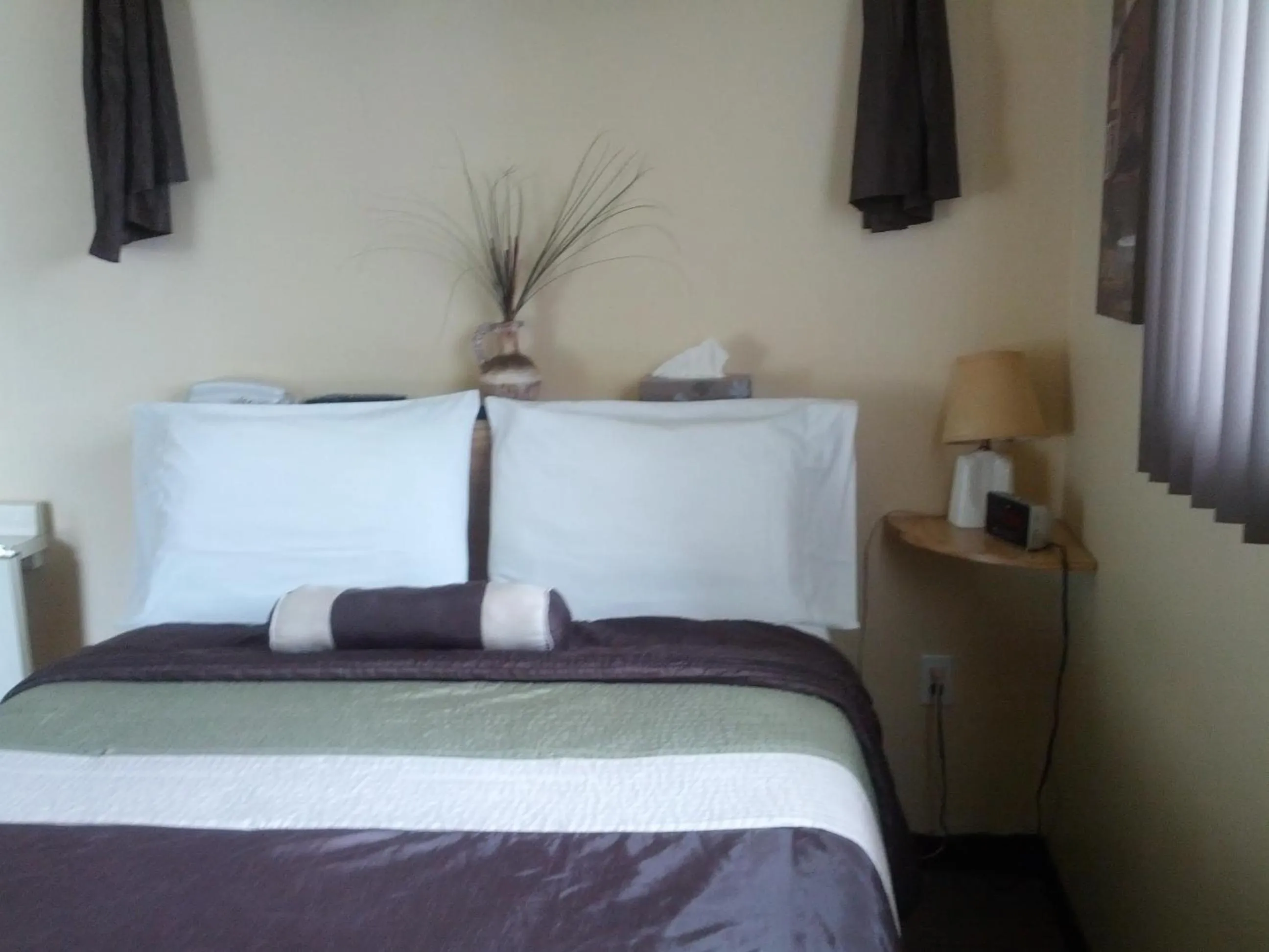 Decorative detail, Bed in Motel Montgolfière JP