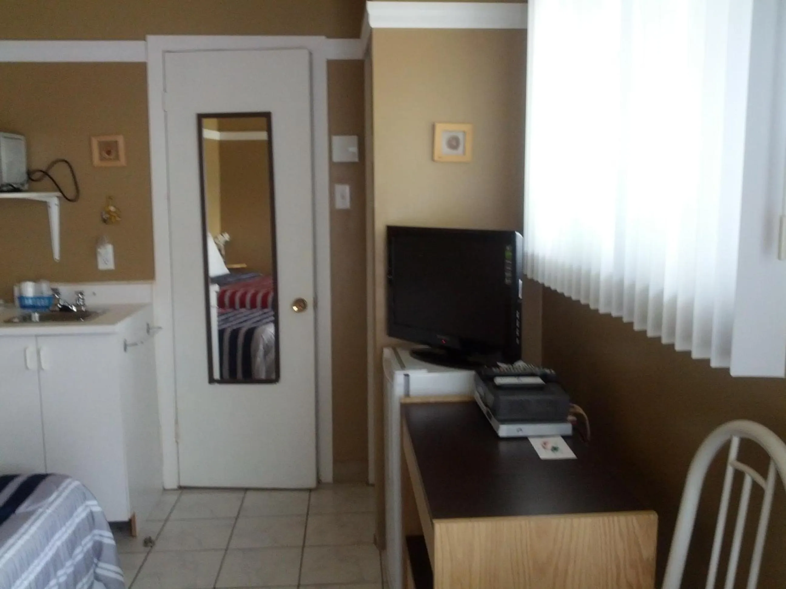 TV and multimedia, Bed in Motel Montgolfière JP