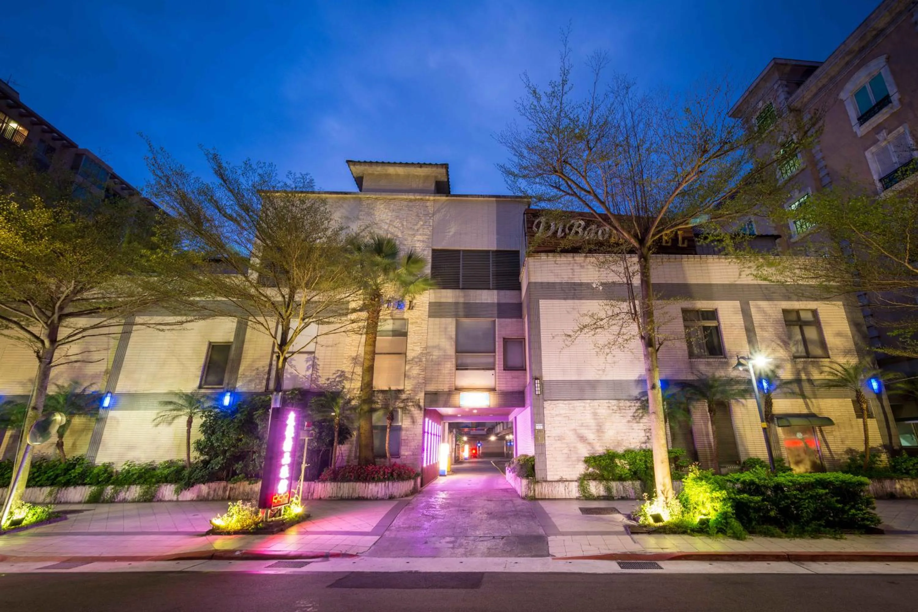 Night in Uline Motel