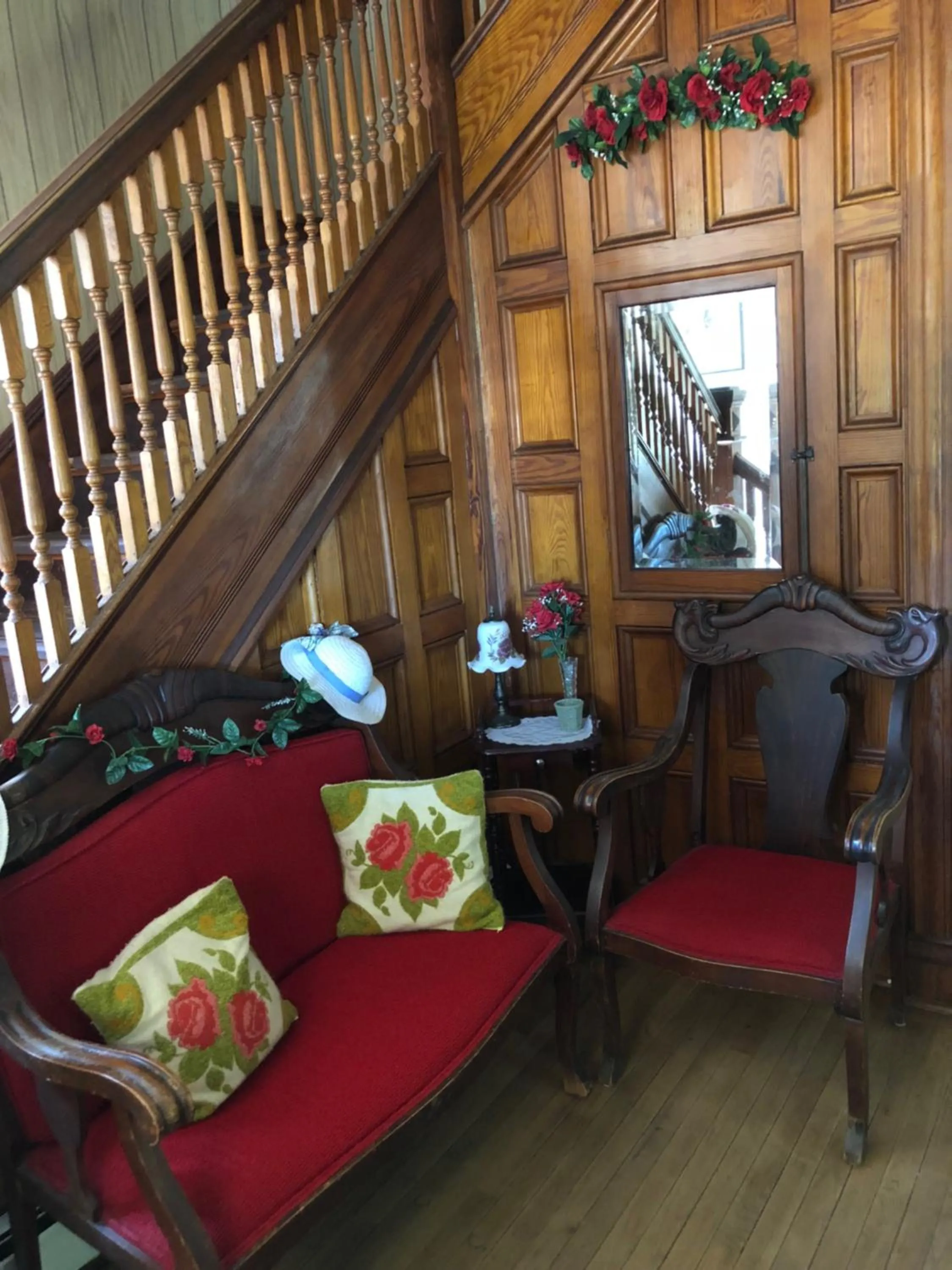 Facade/entrance in Antique Rose Inn Windham