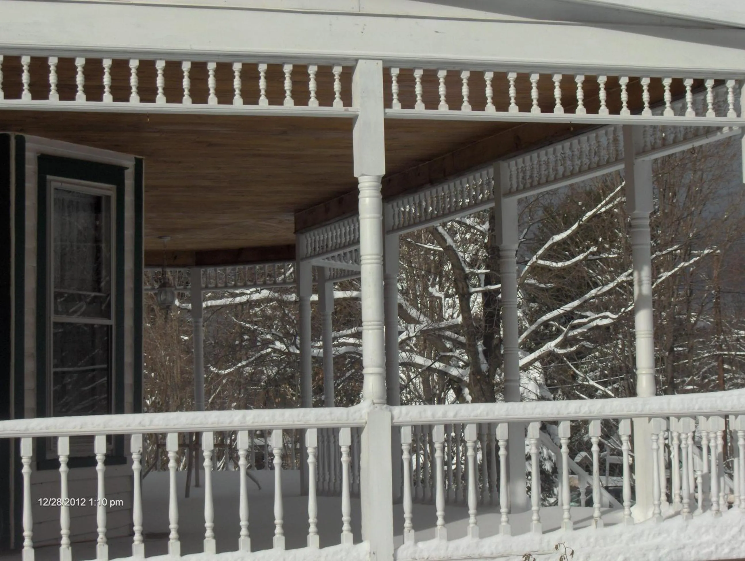 Facade/entrance in Antique Rose Inn Windham