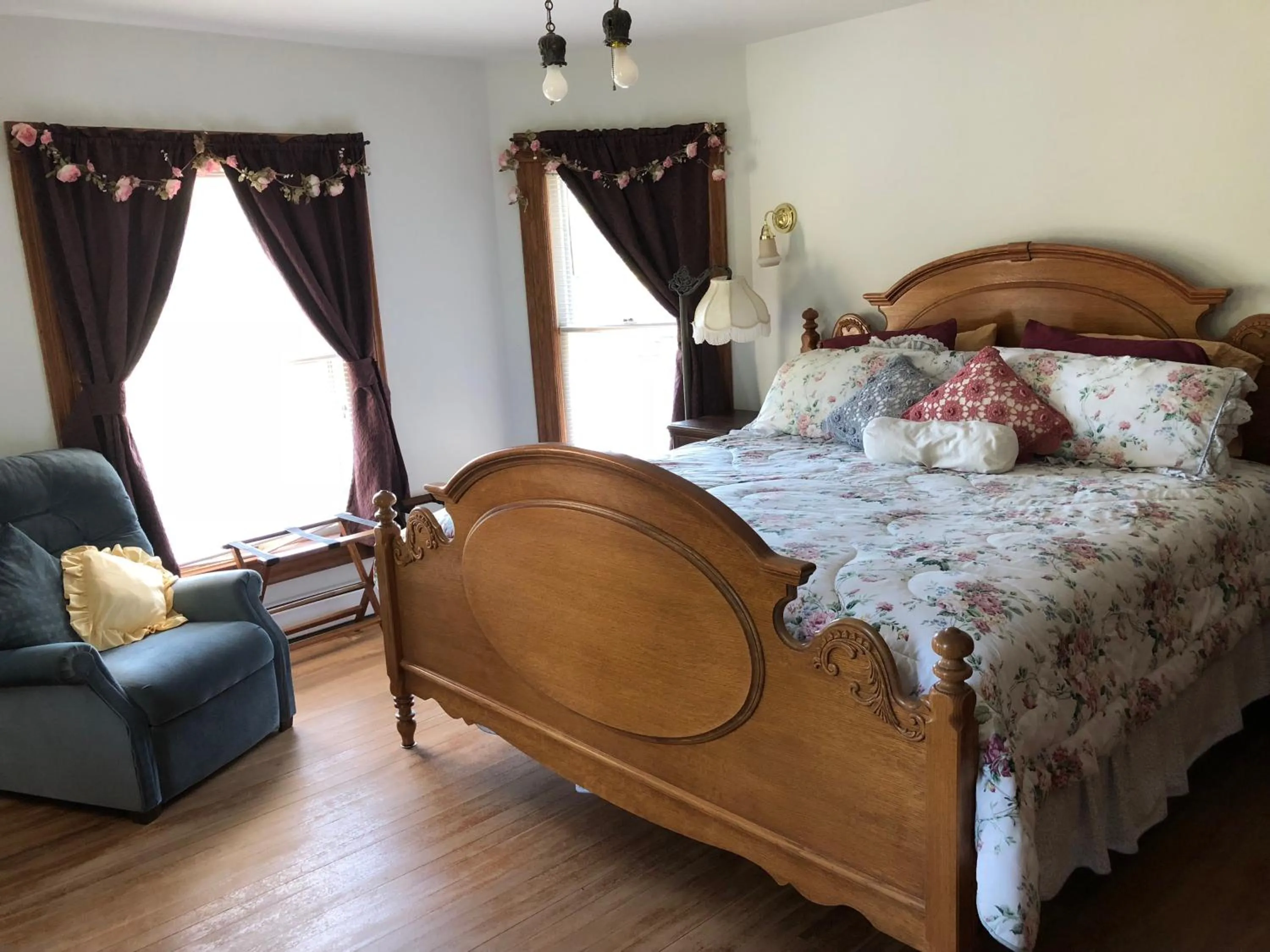 Photo of the whole room, Bed in Antique Rose Inn Windham