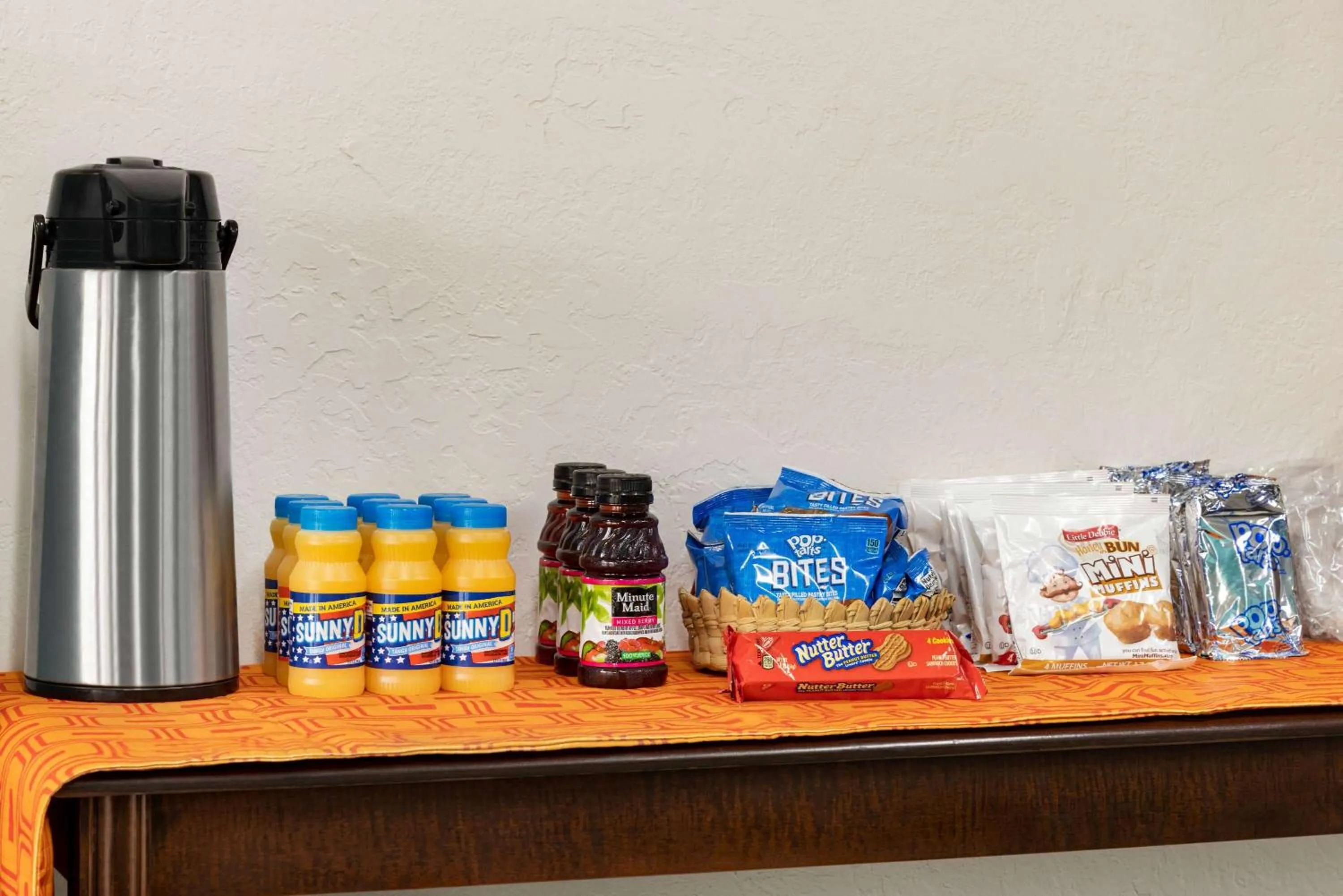 Restaurant/places to eat in Dover Inn and Suites