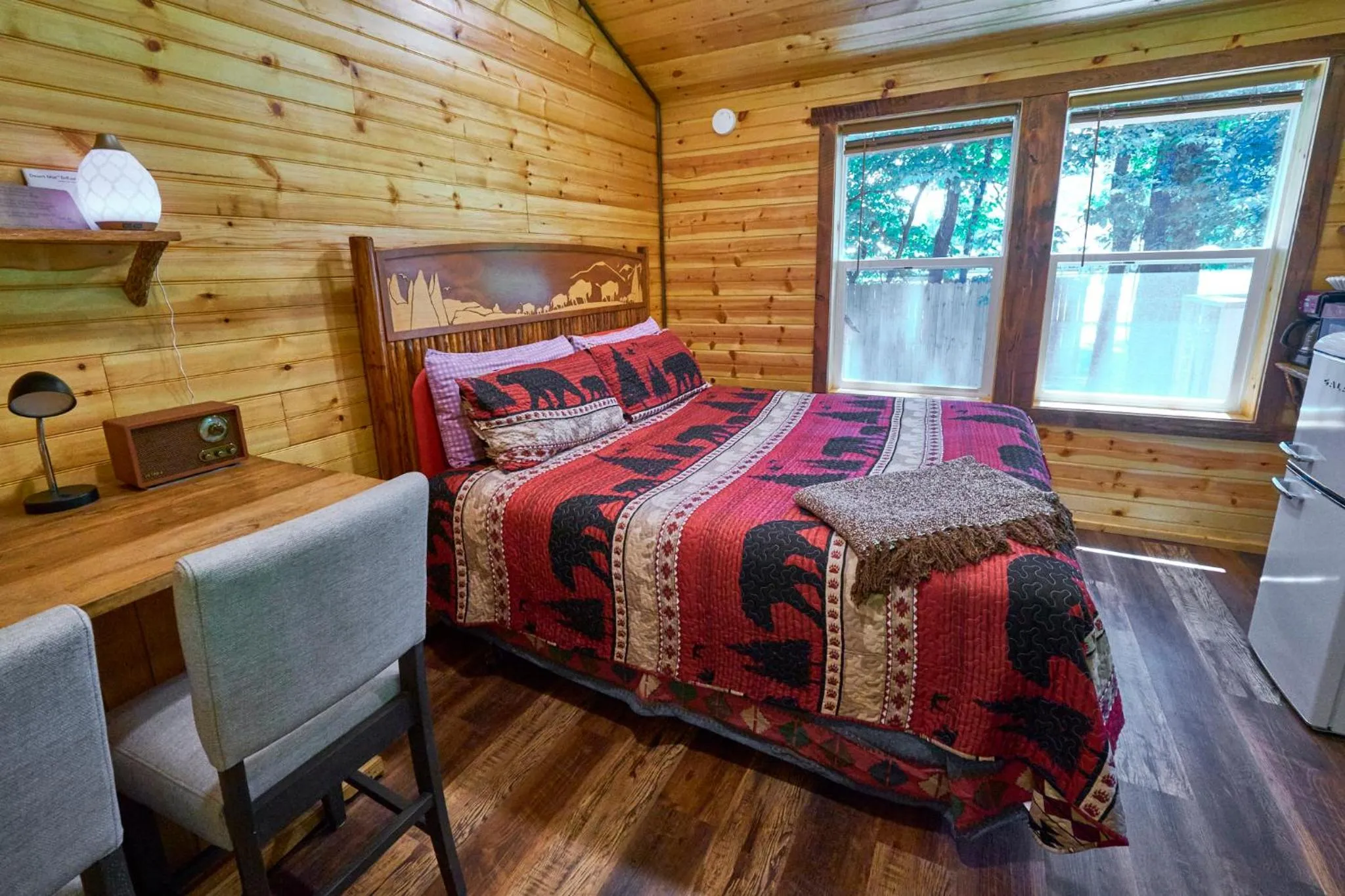 Bed in Creekwalk Inn Bed and Breakfast with Cabins