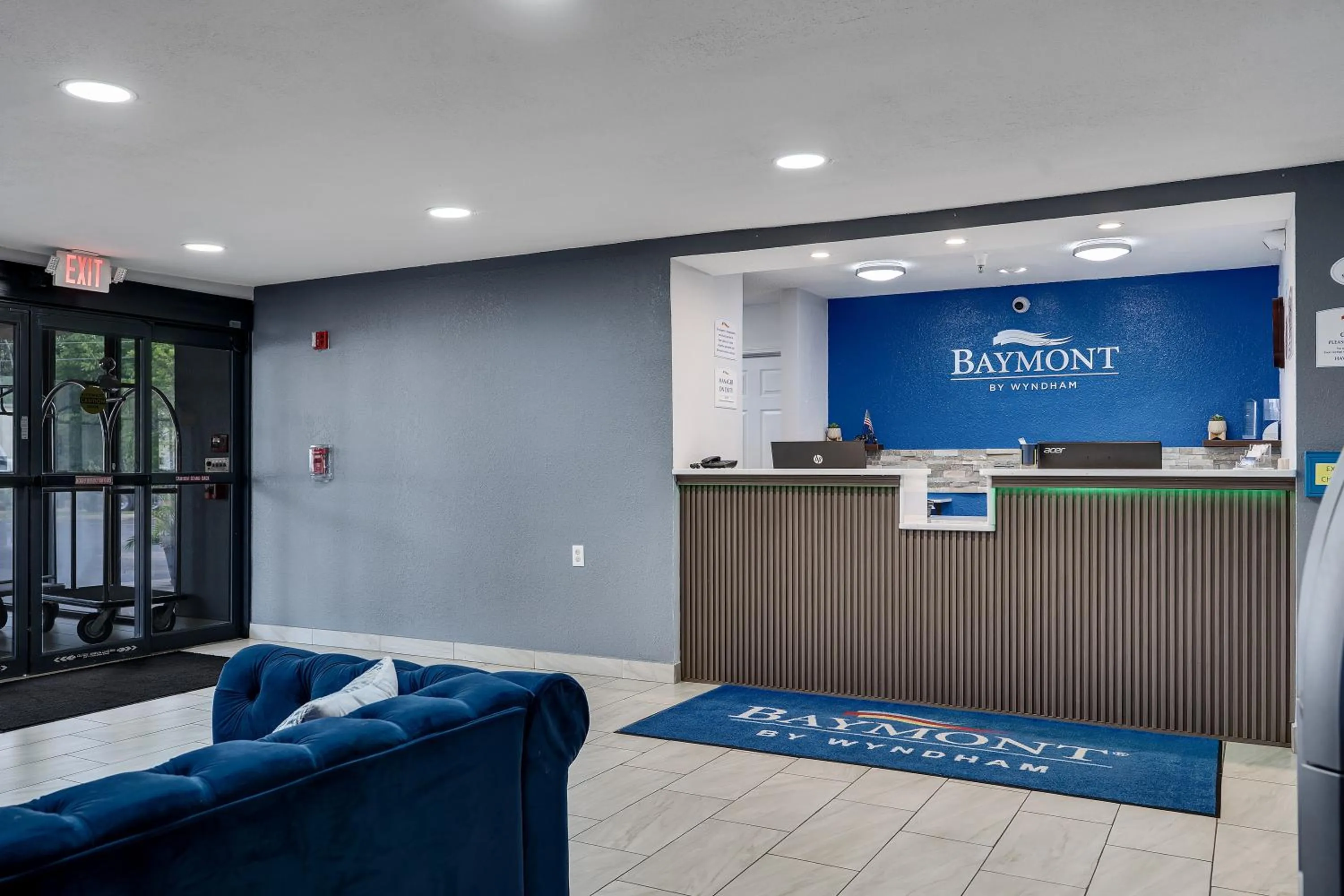 Lobby or reception in Baymont by Wyndham La Crosse/Onalaska
