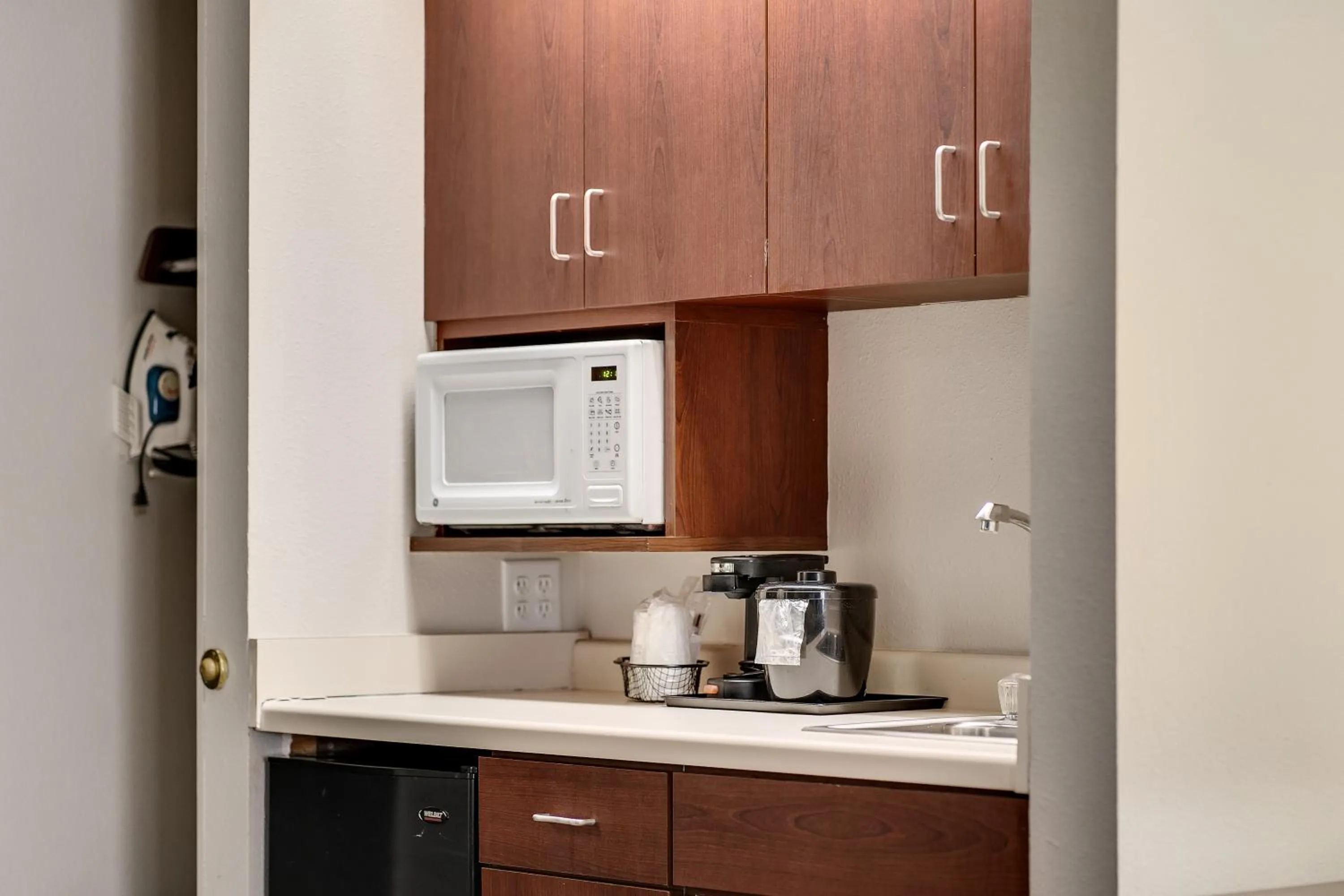 microwave in Baymont by Wyndham La Crosse/Onalaska