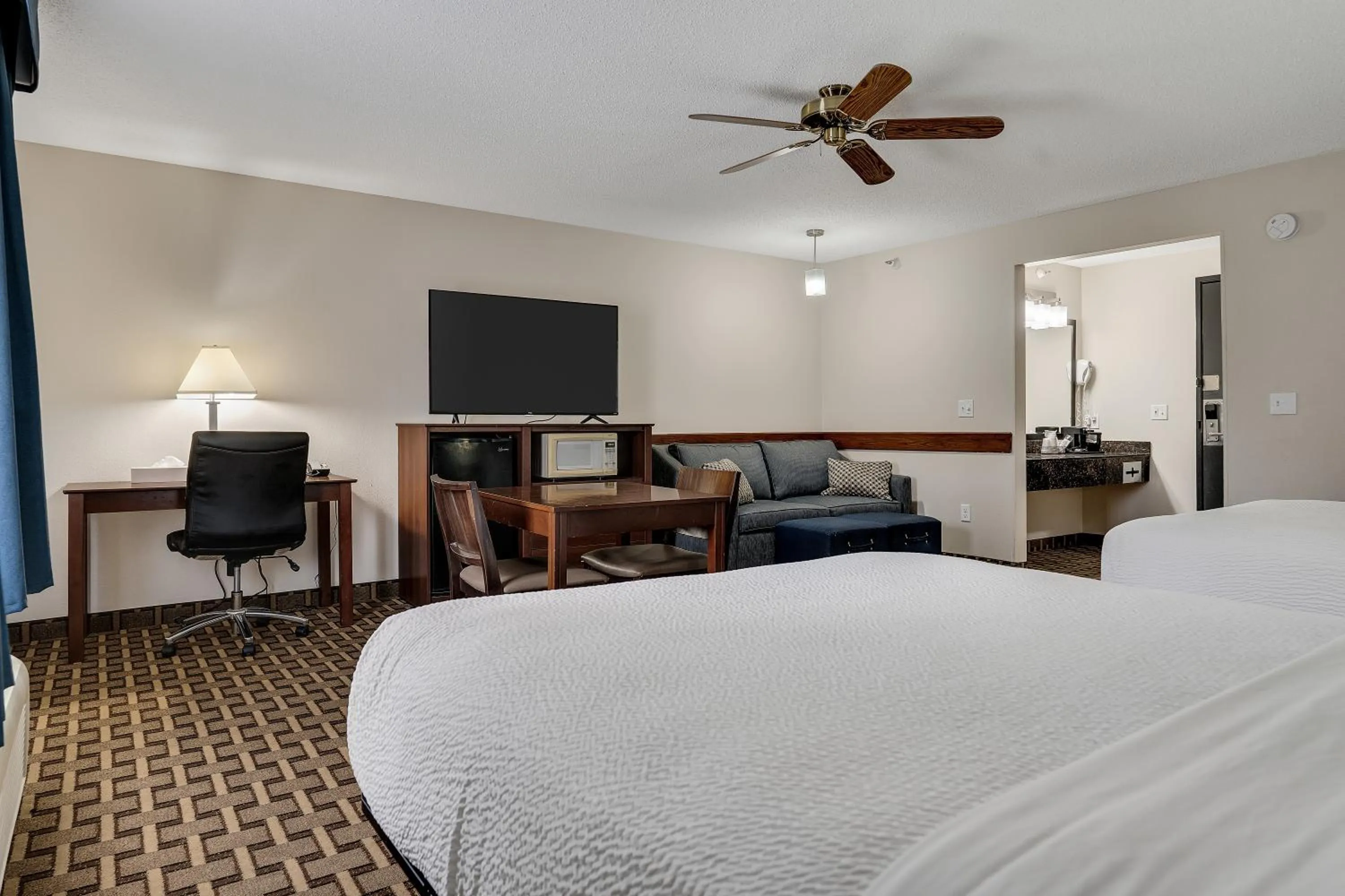 Bed in Baymont by Wyndham La Crosse/Onalaska