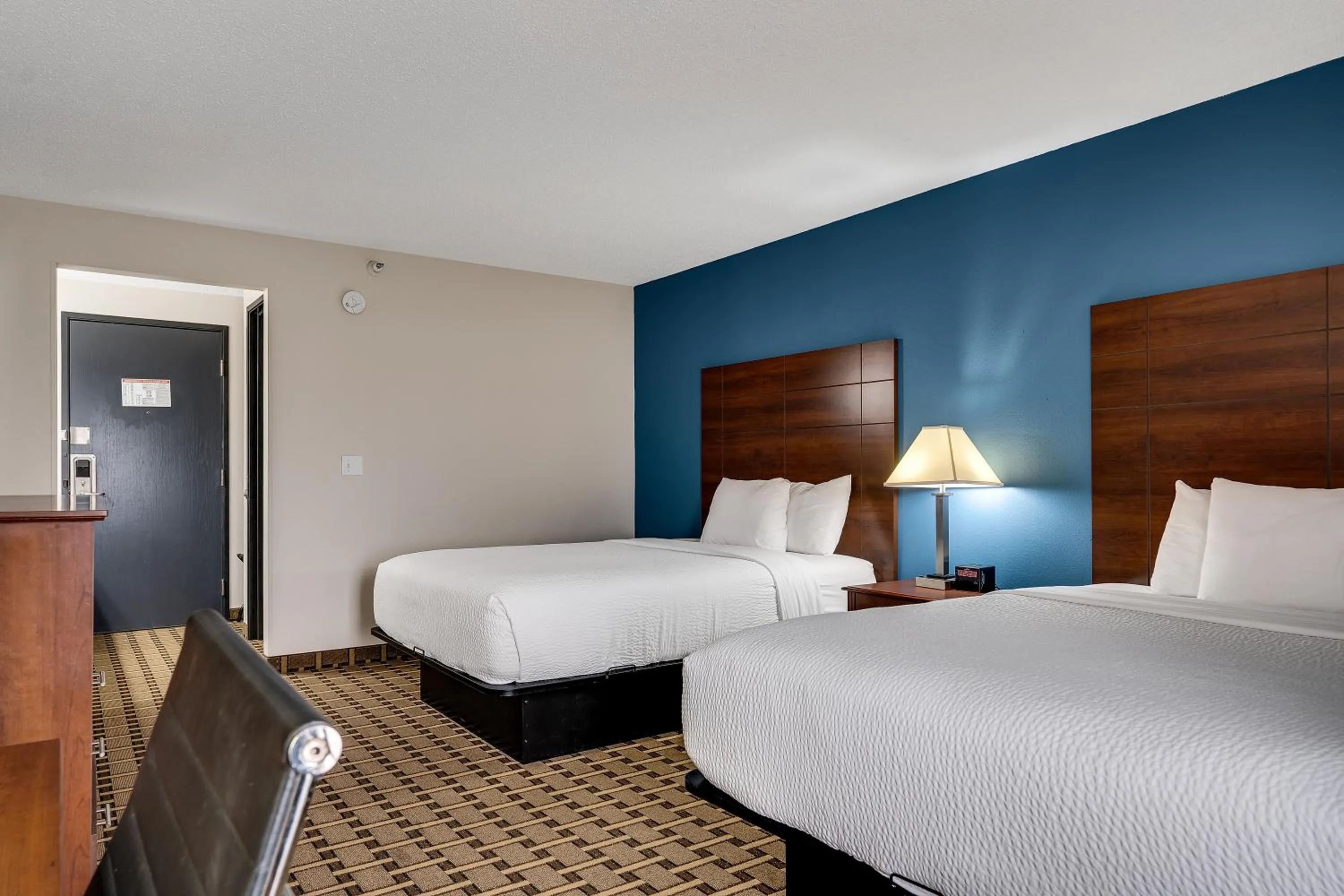 Photo of the whole room, Bed in Baymont by Wyndham La Crosse/Onalaska