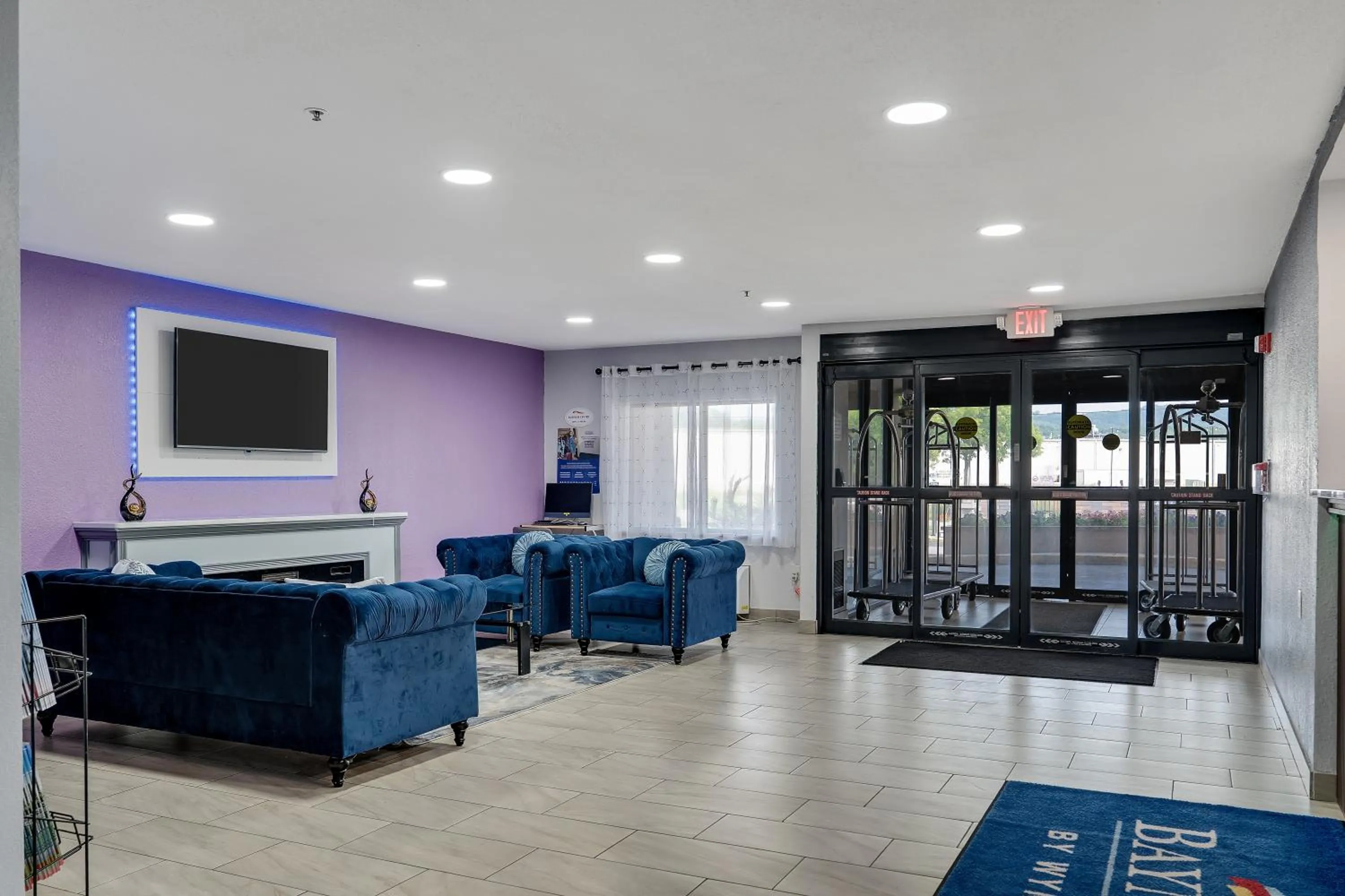 Lobby or reception in Baymont by Wyndham La Crosse/Onalaska