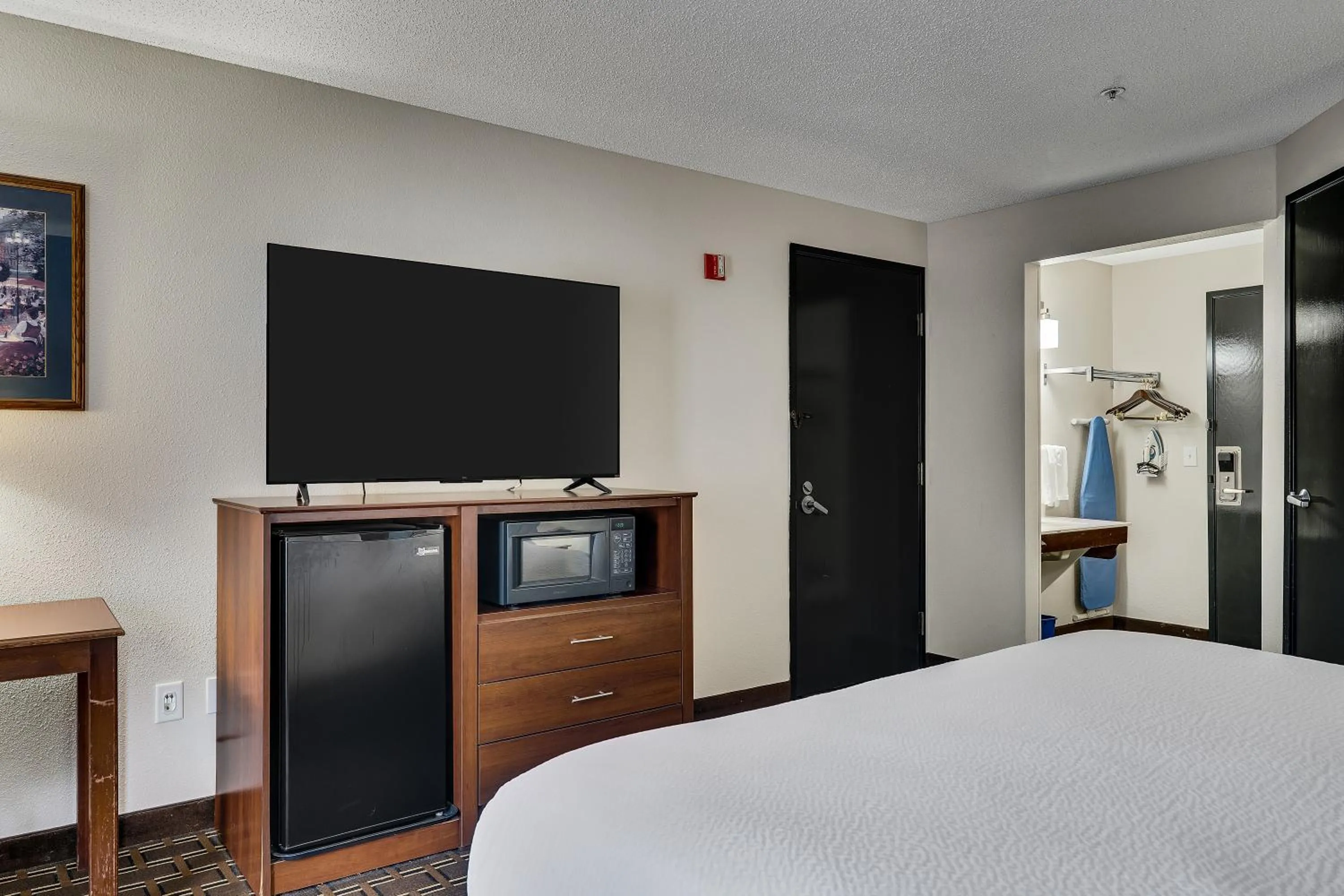 TV and multimedia, Bed in Baymont by Wyndham La Crosse/Onalaska