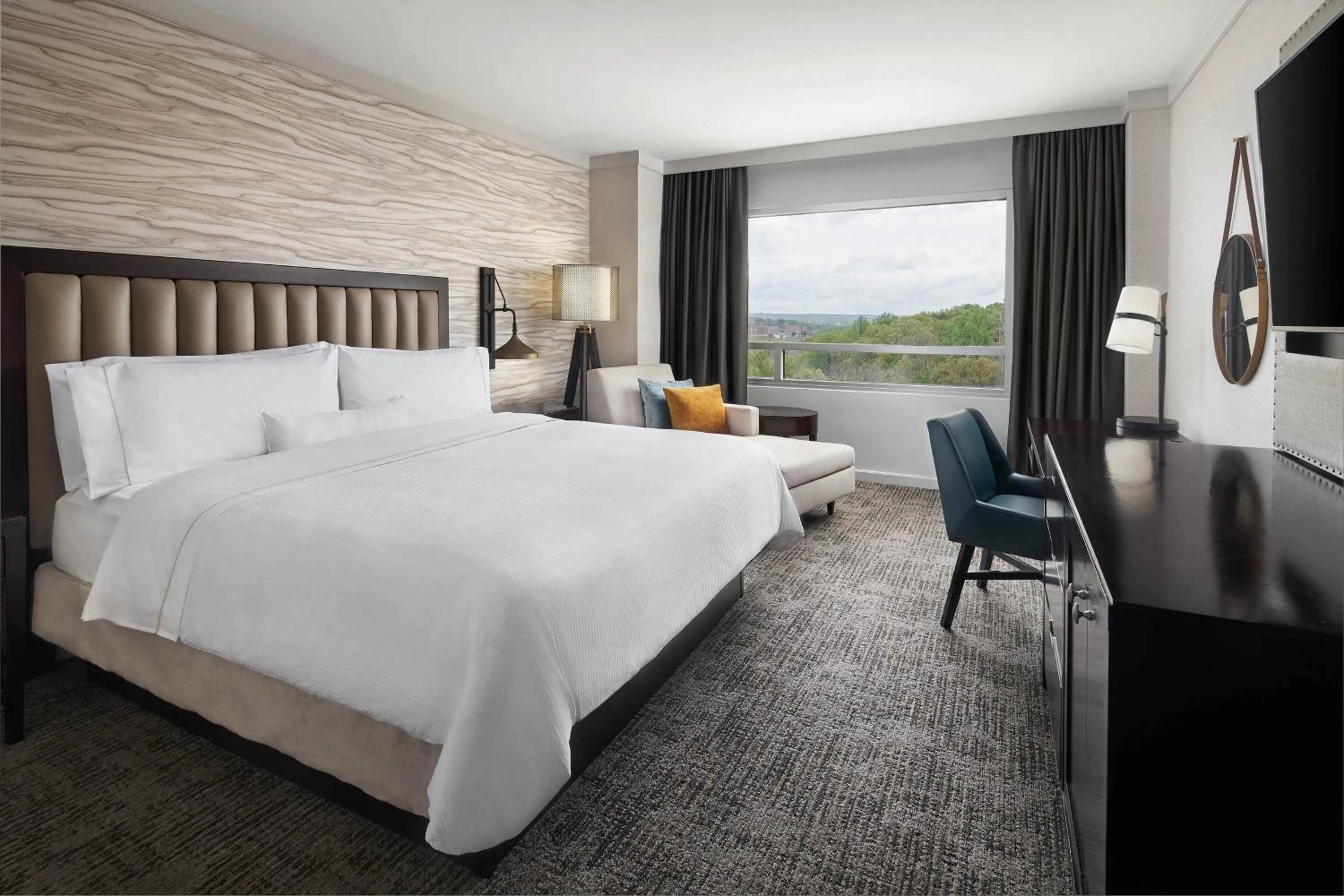 Photo of the whole room, Bed in The Westin Baltimore Washington Airport - BWI