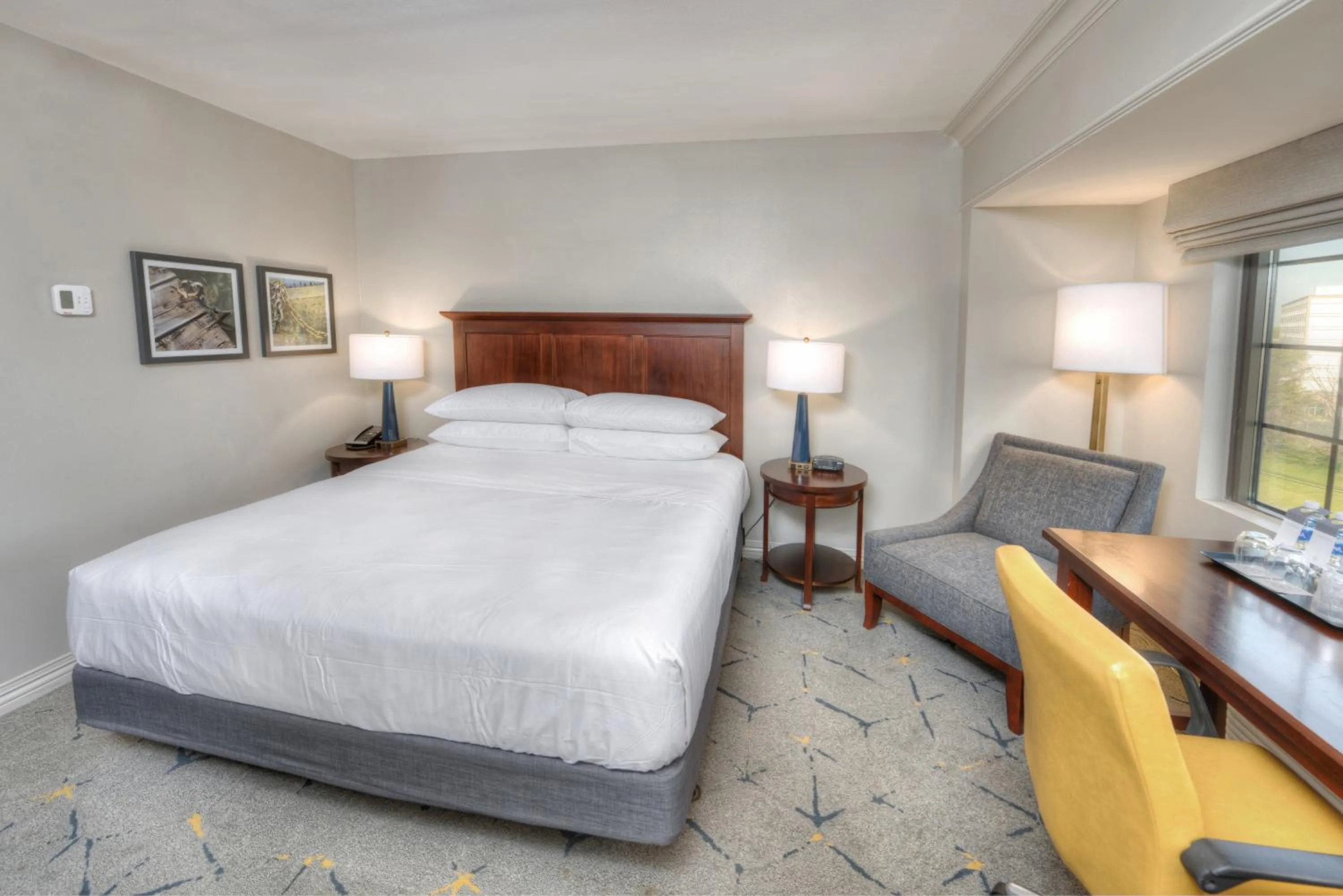 Bed in Sheraton Baltimore Washington Airport - BWI