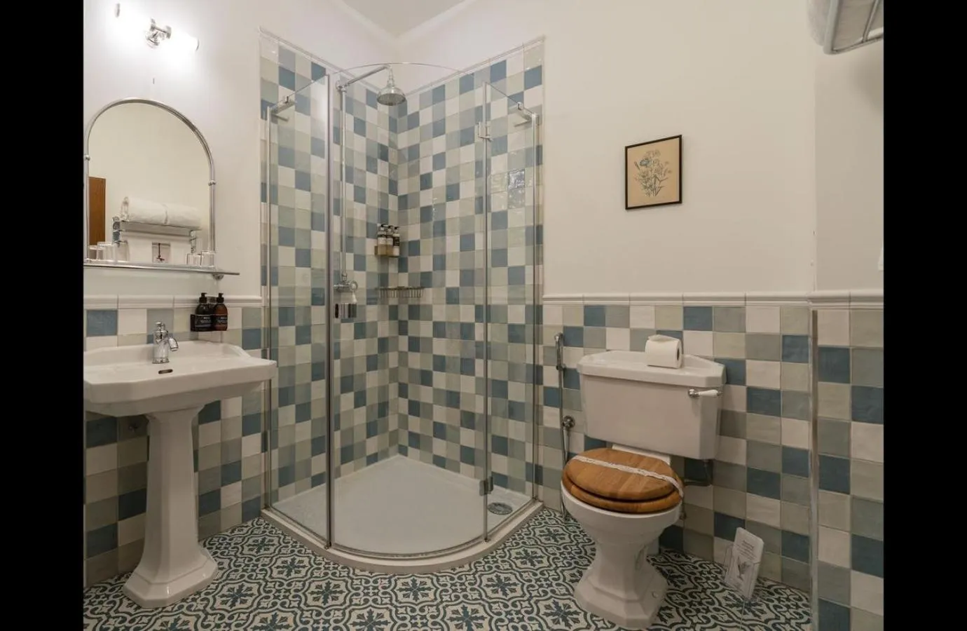 Toilet in The Whispering Pine Lodge