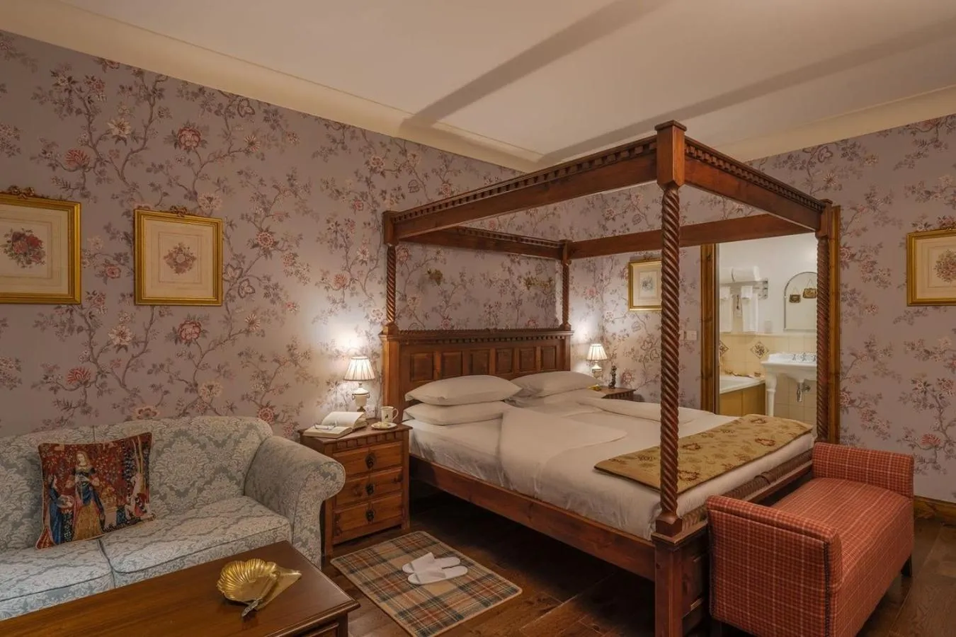 Bed in The Whispering Pine Lodge