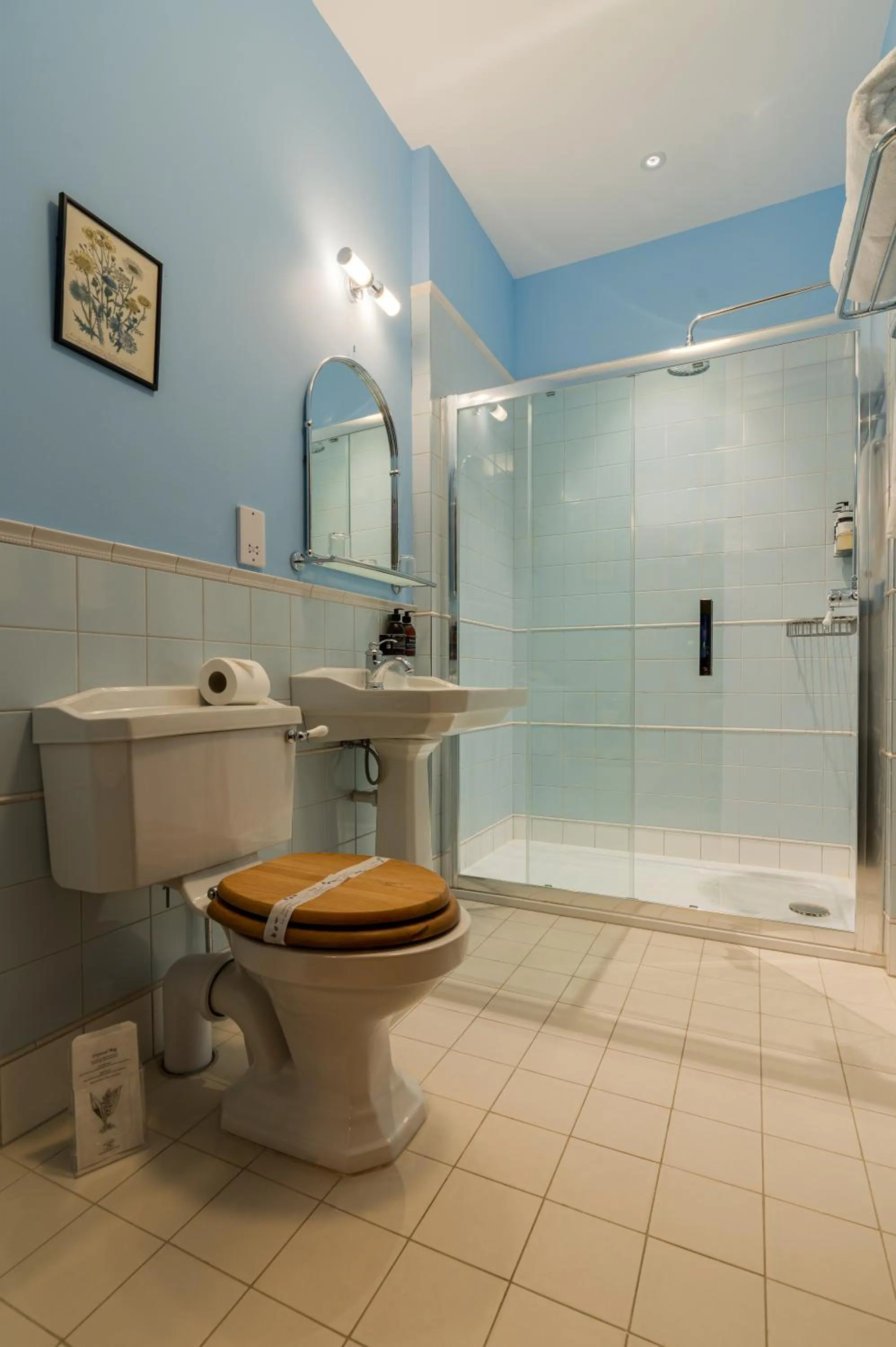 Shower in The Whispering Pine Lodge