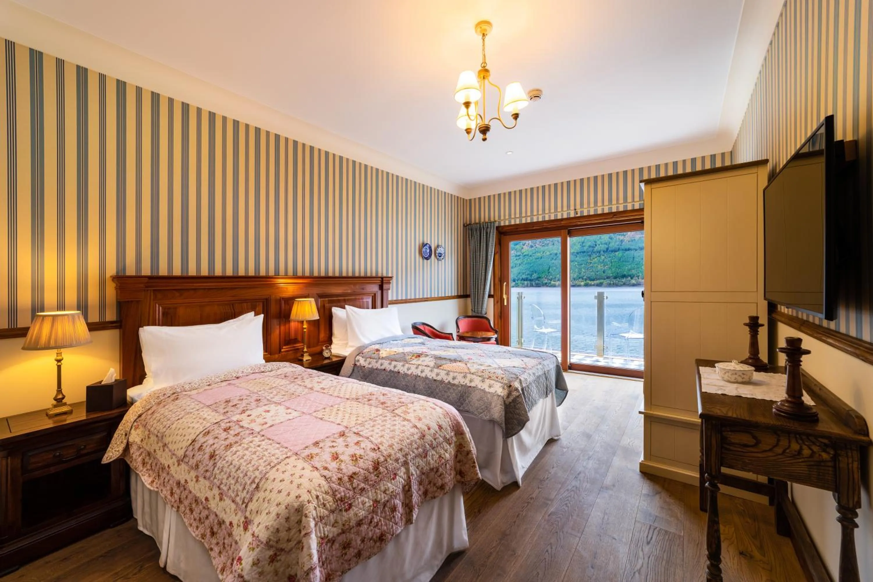 Bed in The Whispering Pine Lodge