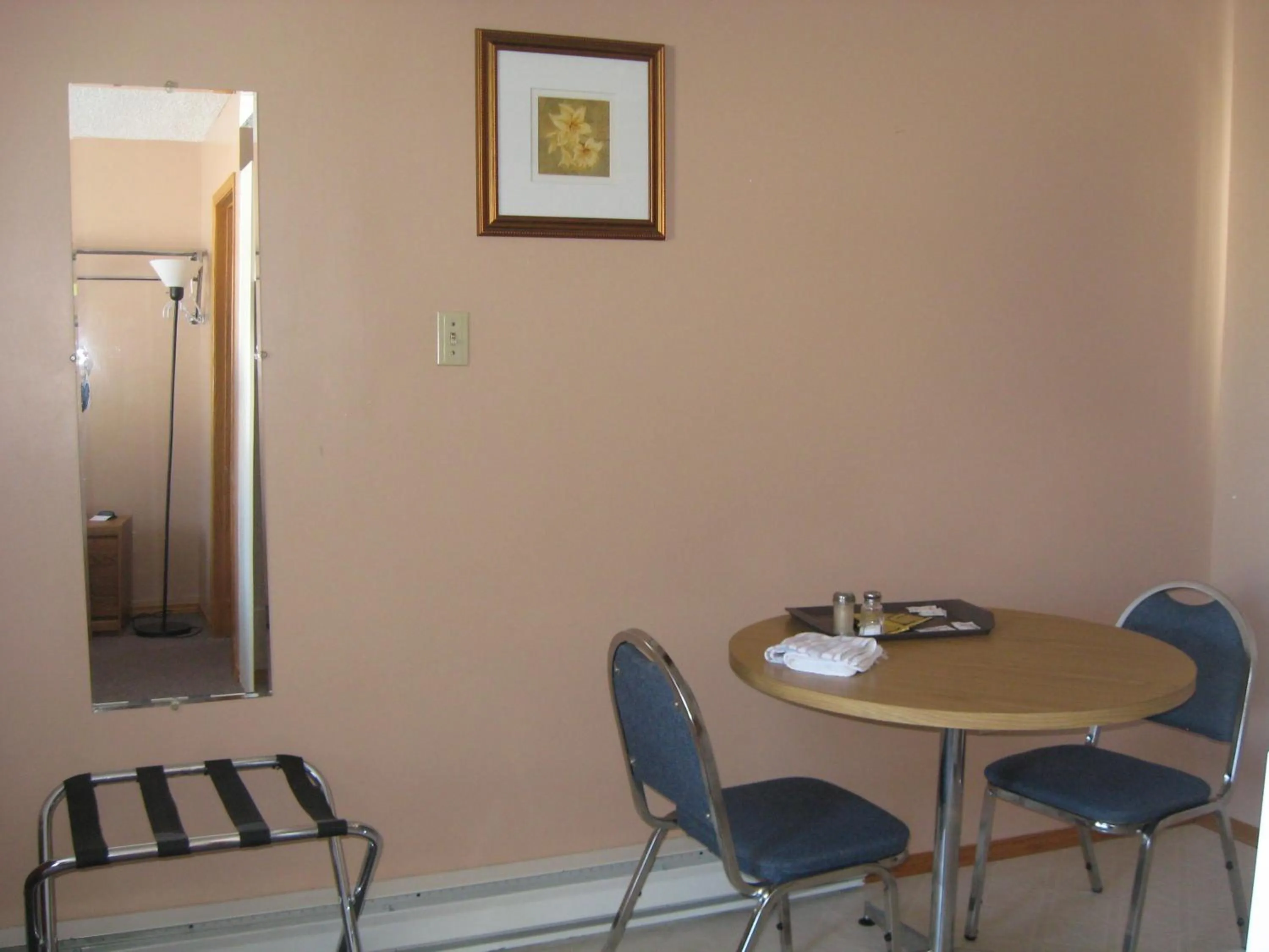 Dining area in Pals Motel and RV Park