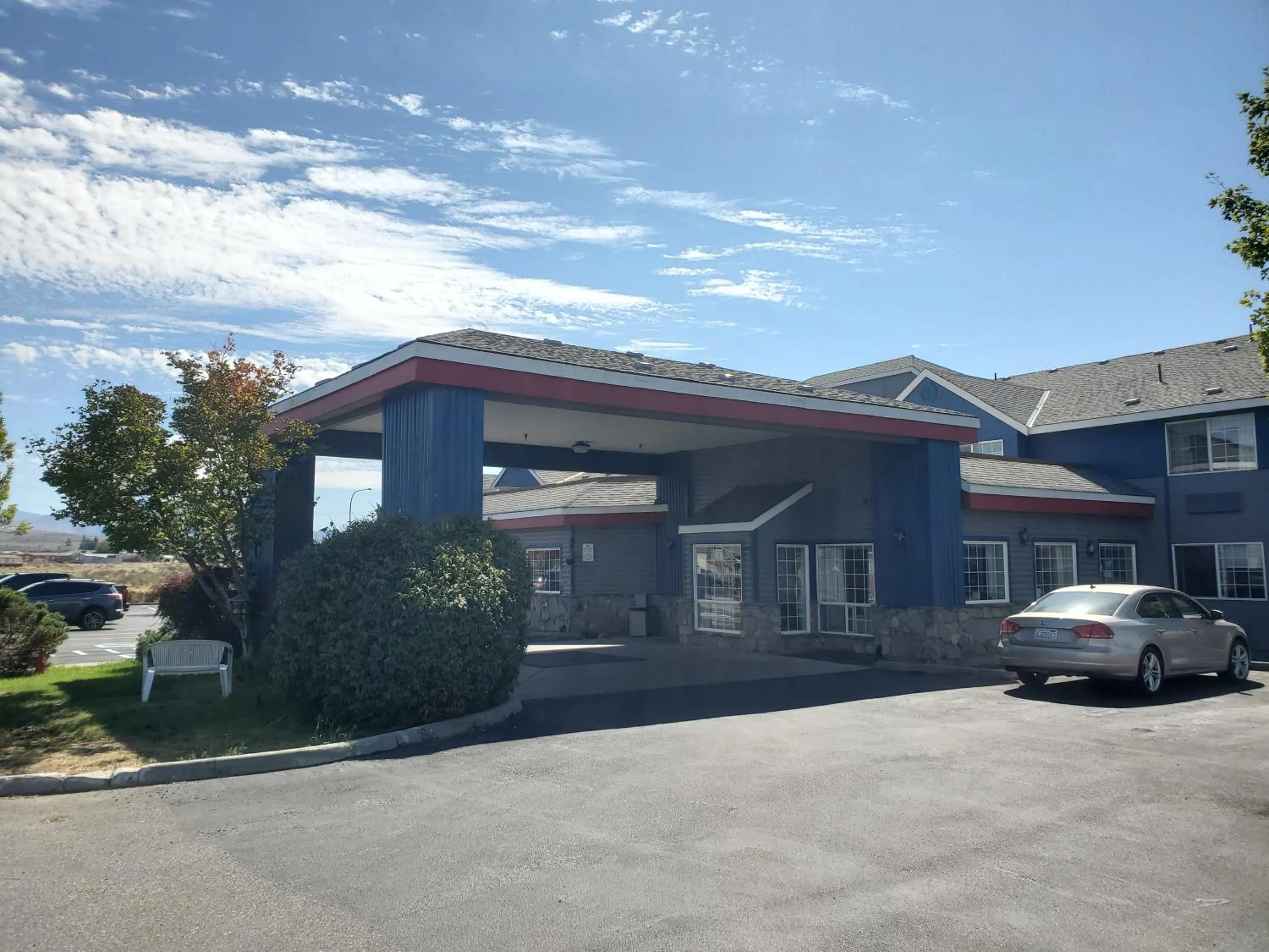 Property building in Omak Inn