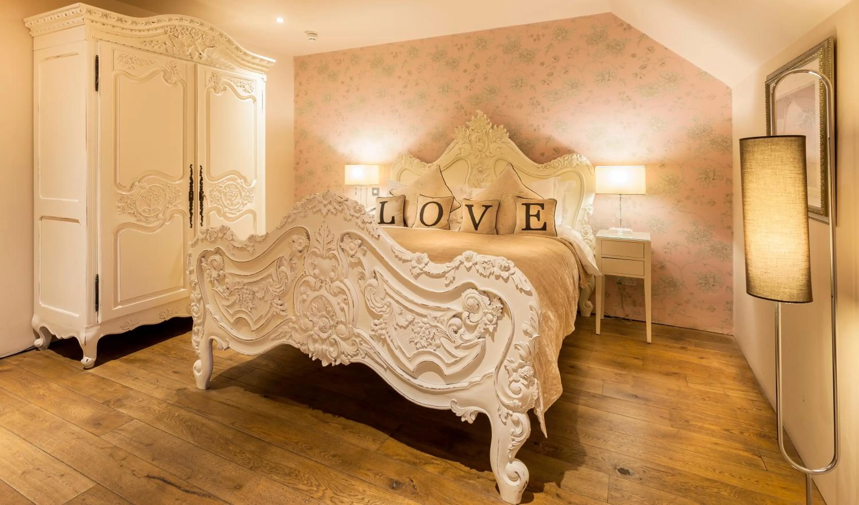 Bedroom, Bed in Glenskirlie Castle Hotel