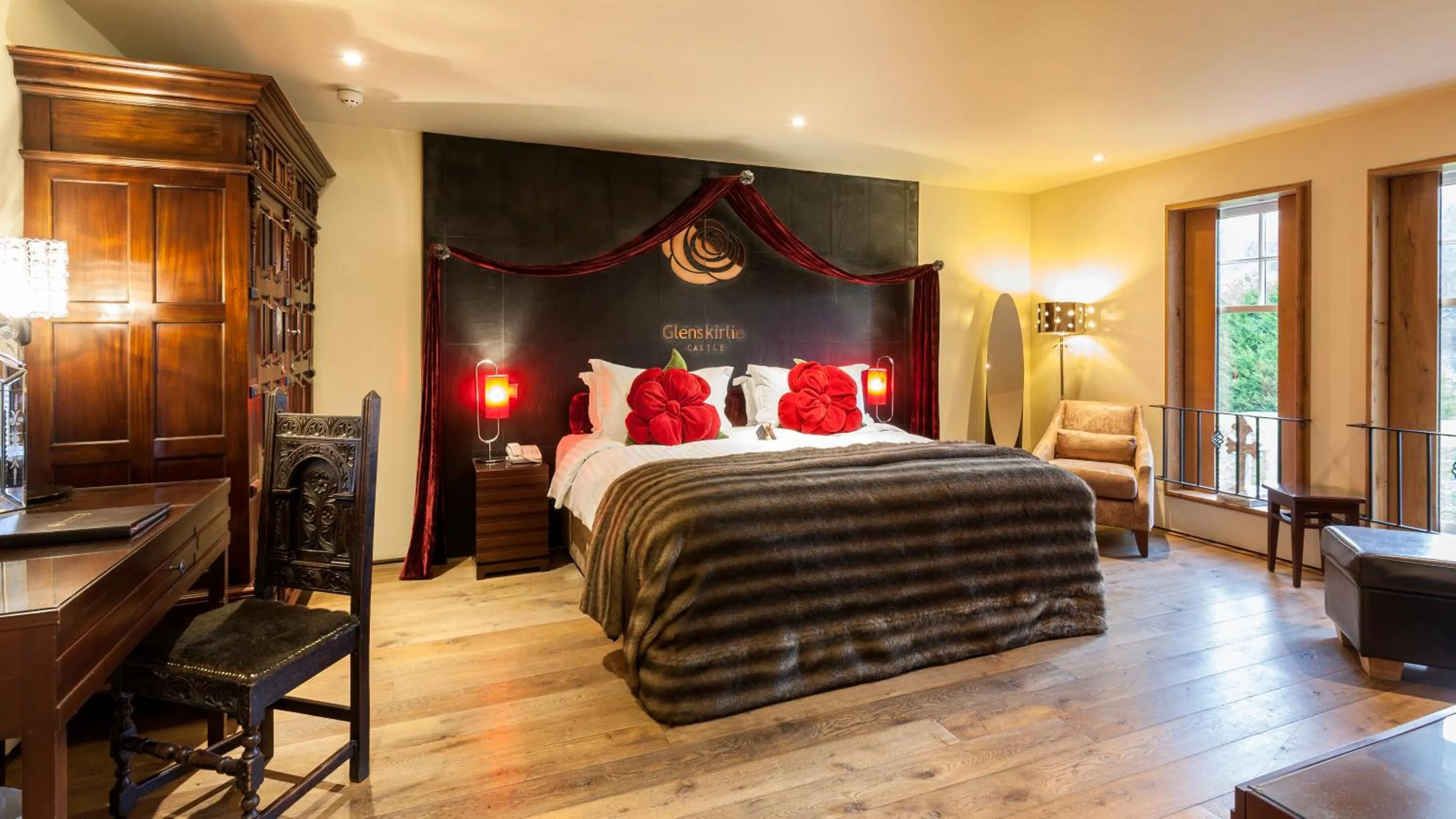 Bedroom, Bed in Glenskirlie Castle Hotel