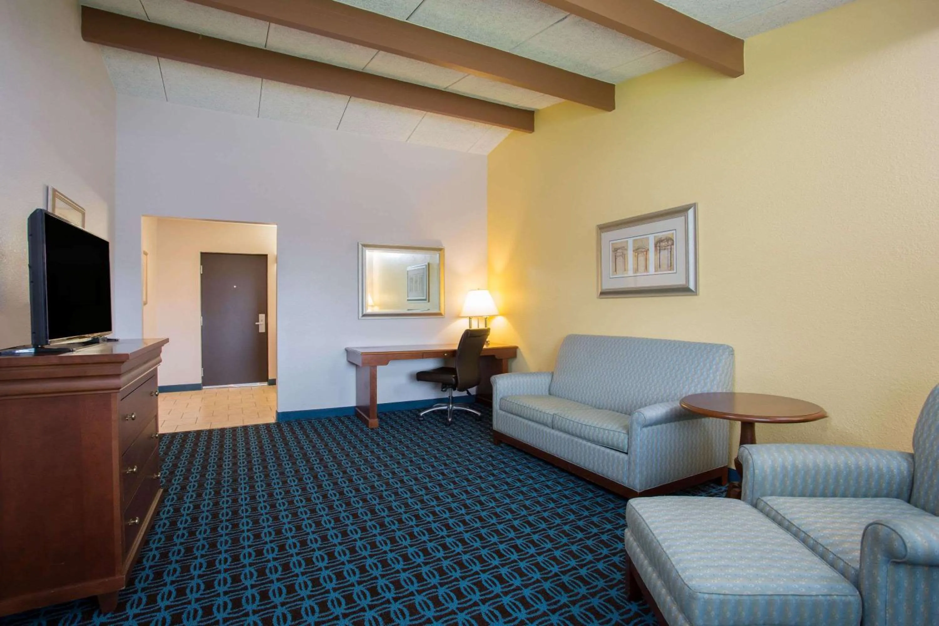 Living room in Travelodge by Wyndham Wytheville