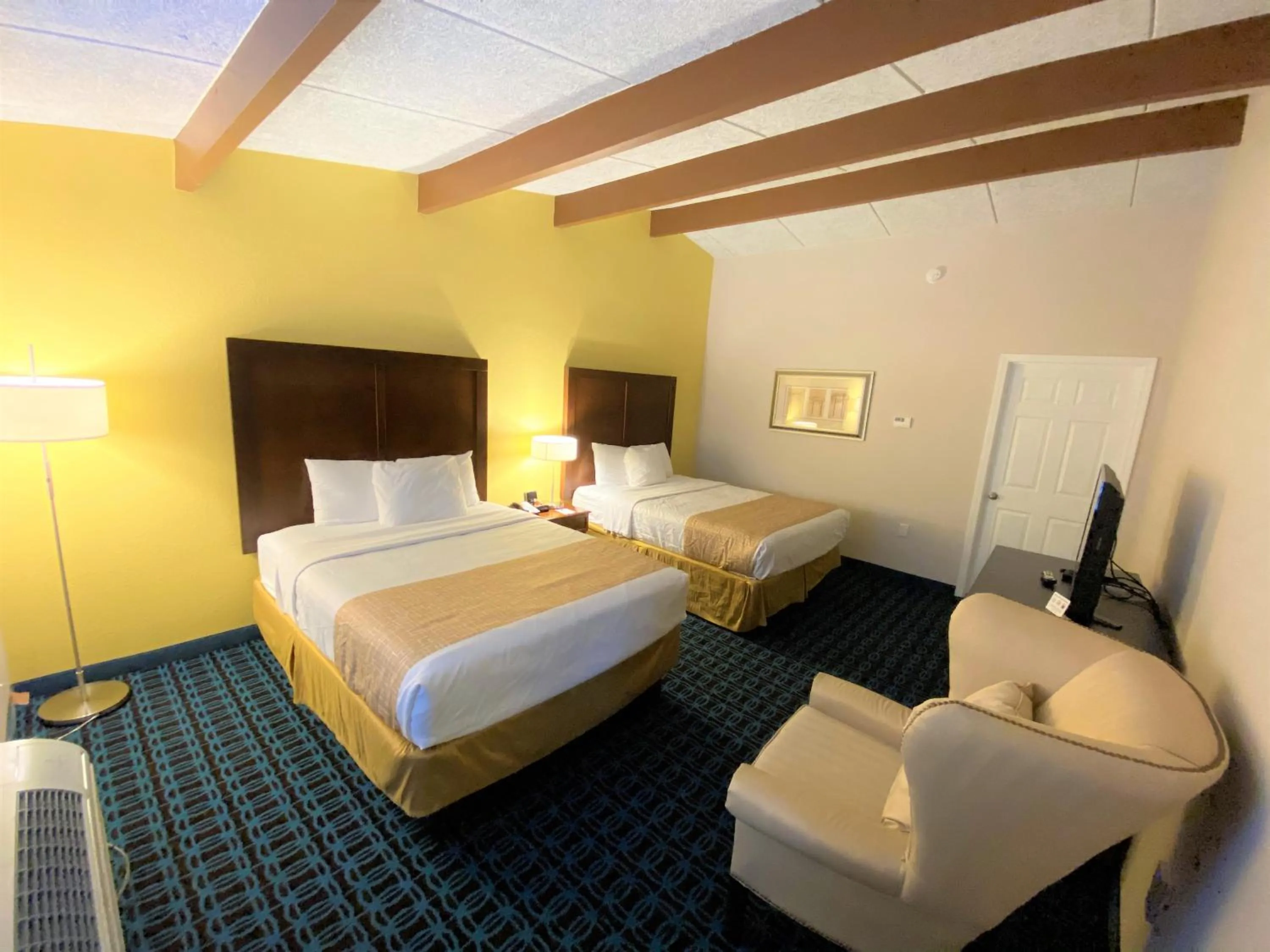 Photo of the whole room, Bed in Travelodge by Wyndham Wytheville