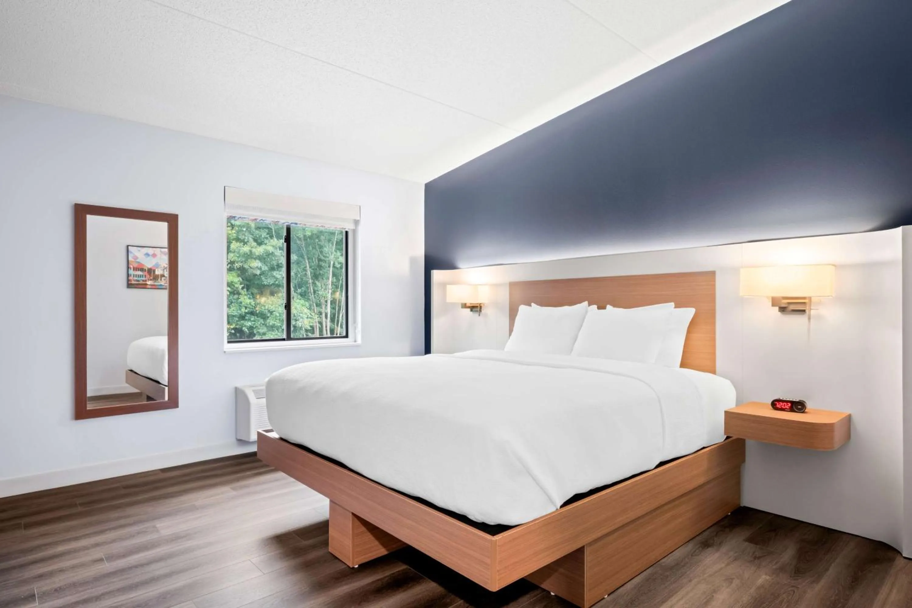 Bedroom, Bed in Best Western Niantic - New London, Mystic Area