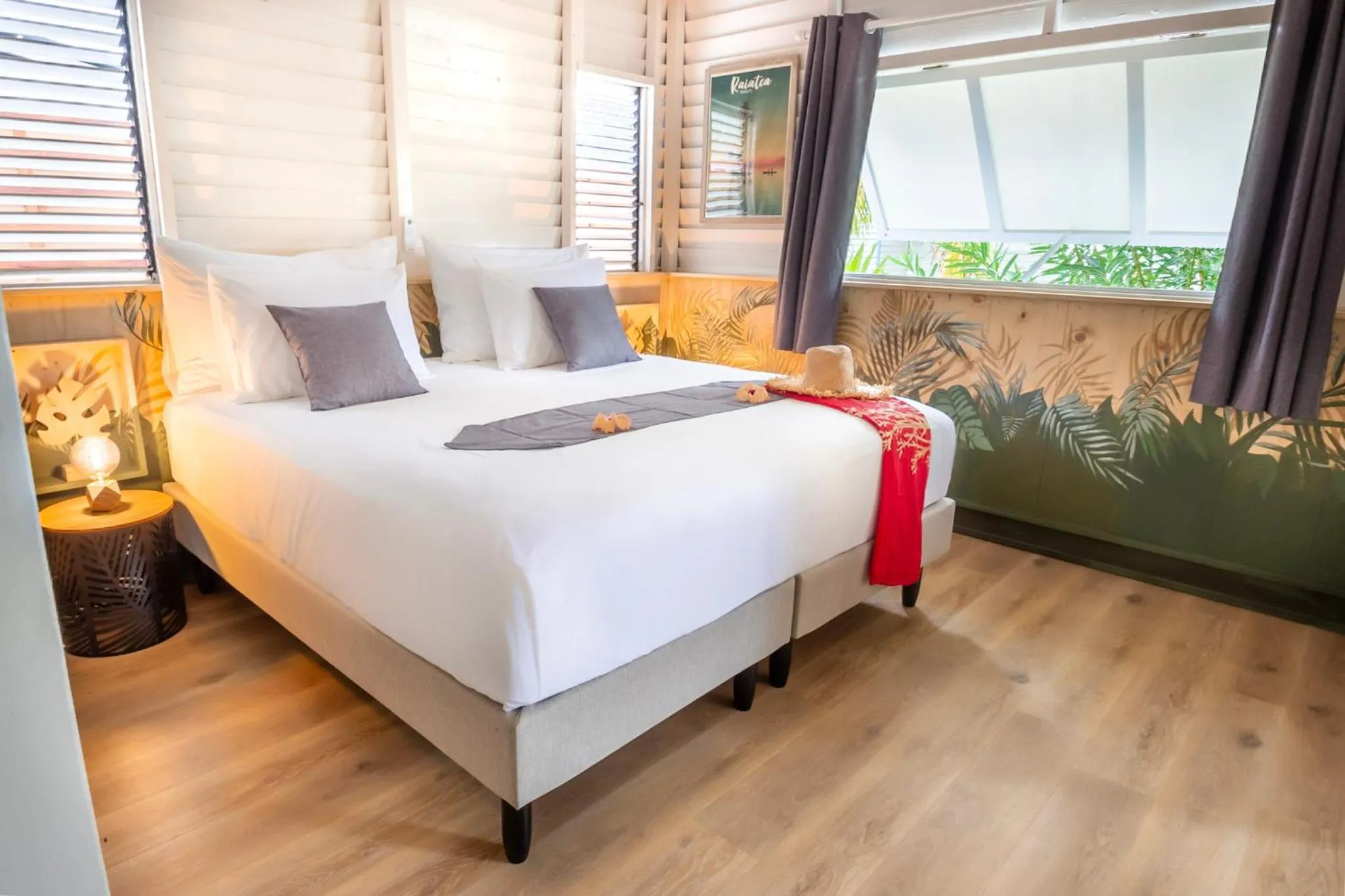 Bed in Opoa Beach Hotel