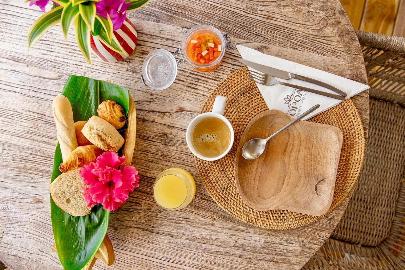 Food and drinks in Opoa Beach Hotel