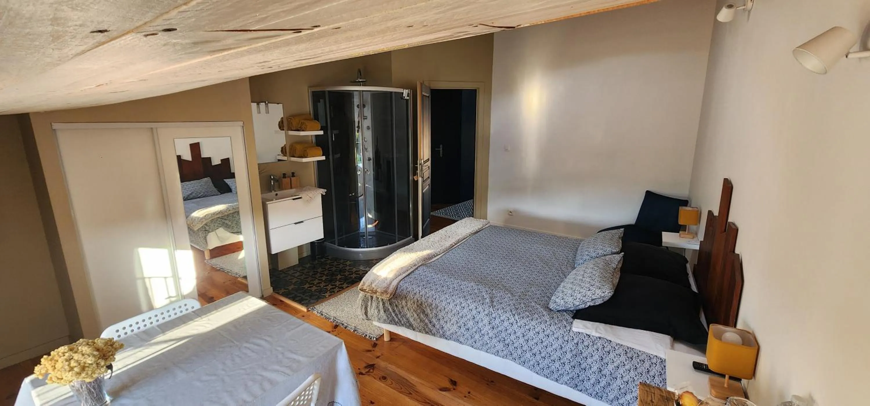 Photo of the whole room in A la maison de Sophie