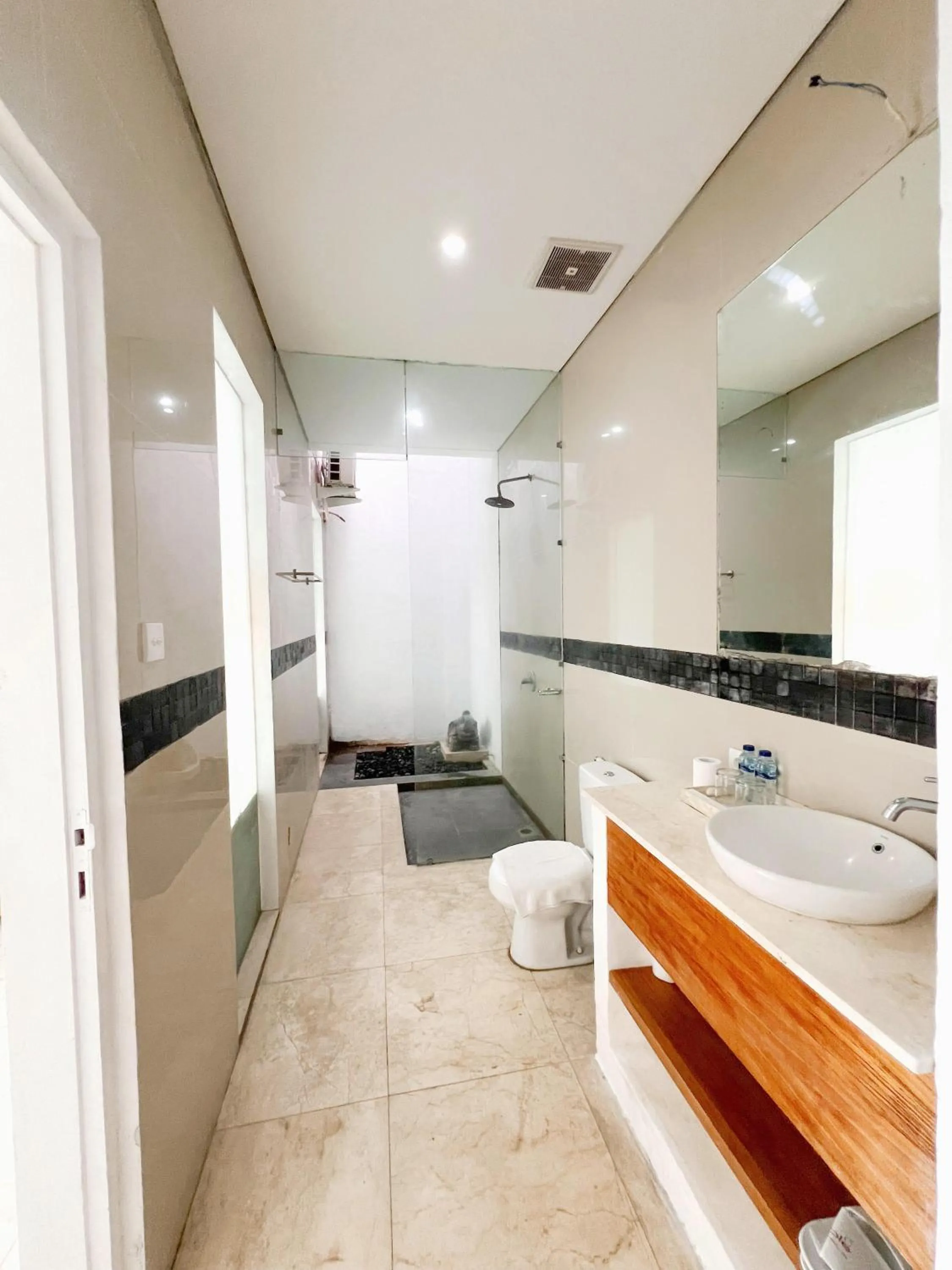 Shower in Apple Villas & Apartments