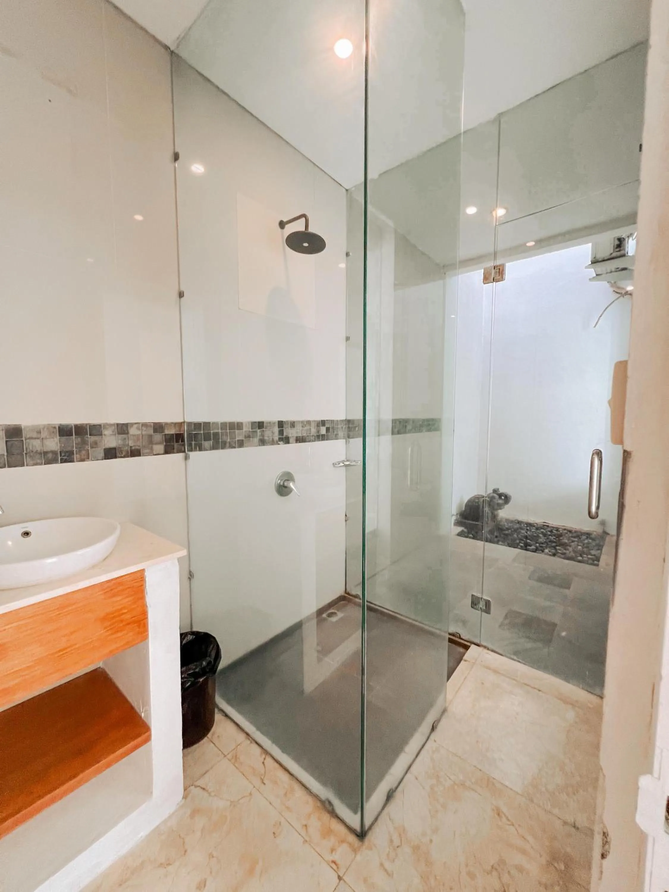 Shower in Apple Villas & Apartments