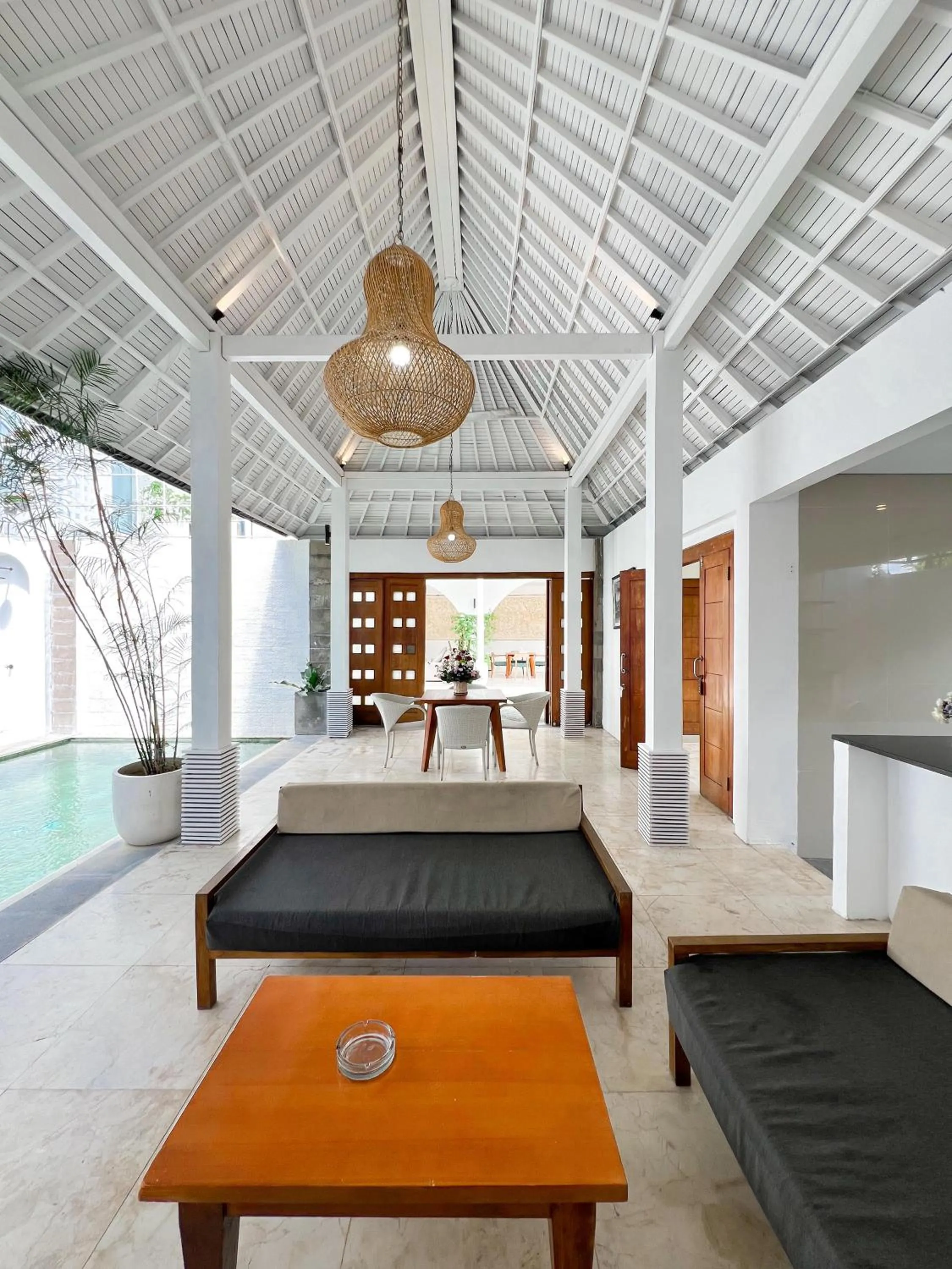 Living room in Apple Villas & Apartments