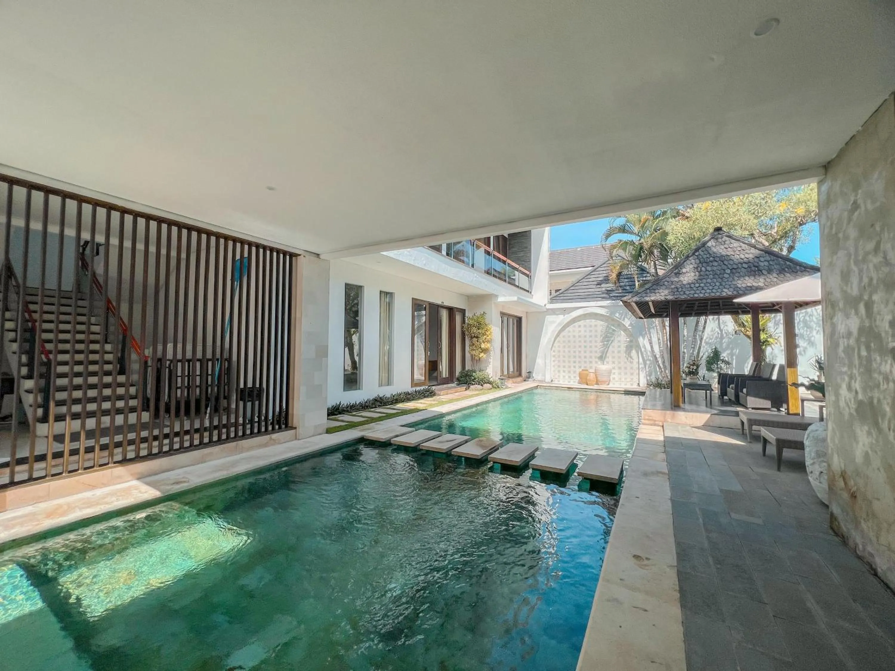 Swimming pool in Apple Villas & Apartments