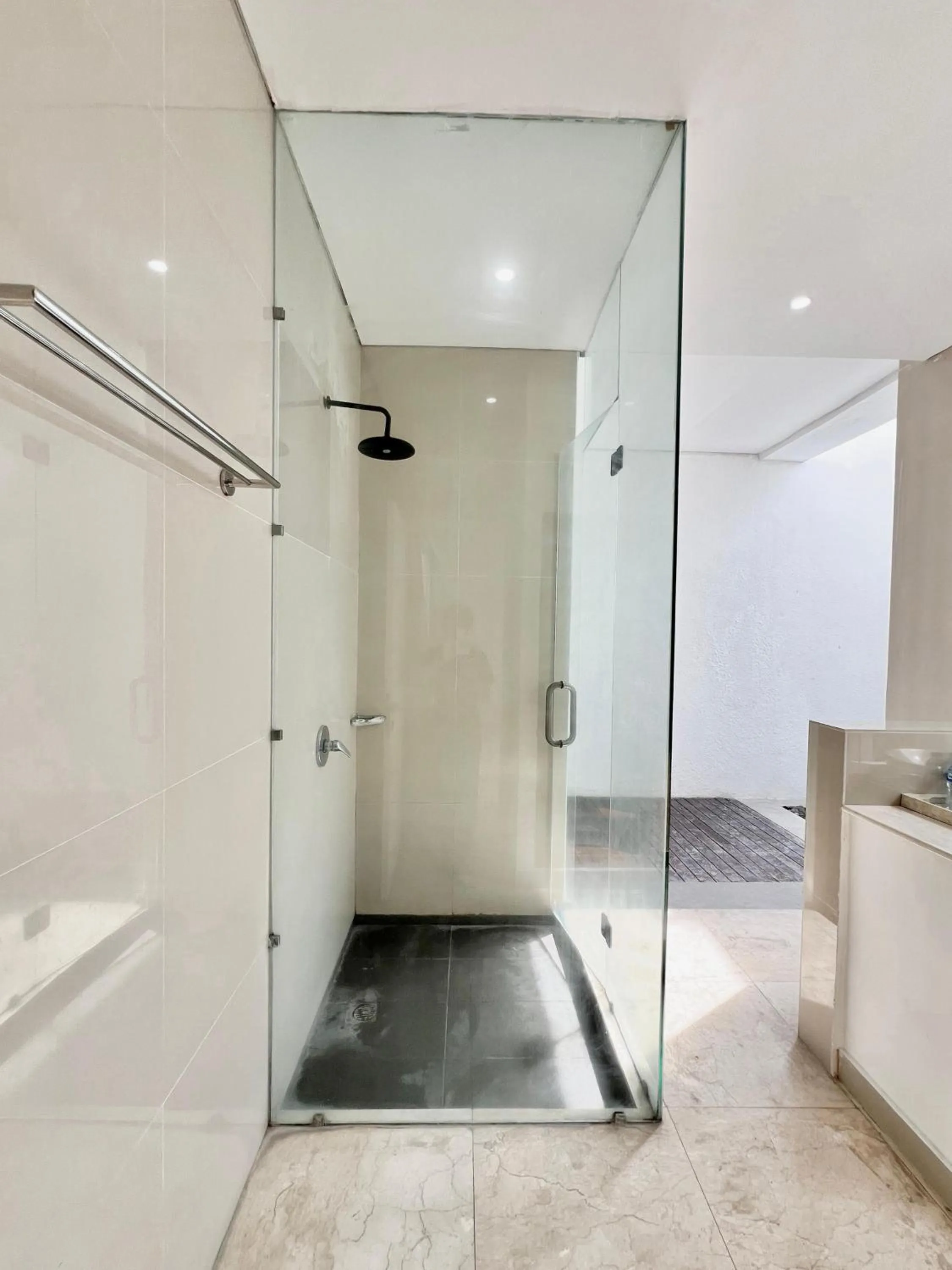 Shower in Apple Villas & Apartments