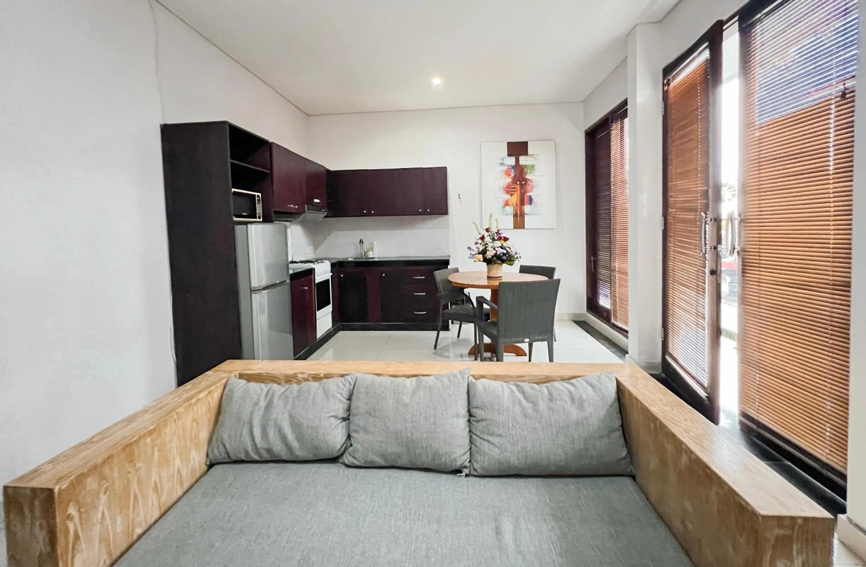 Communal lounge/ TV room in Apple Villas & Apartments