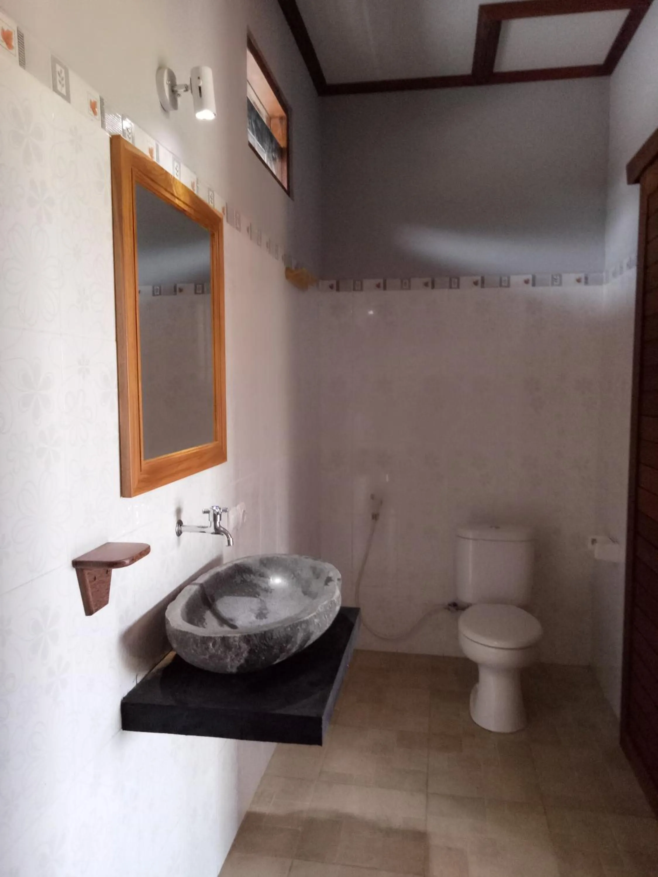 Toilet in Emir Surfcamp