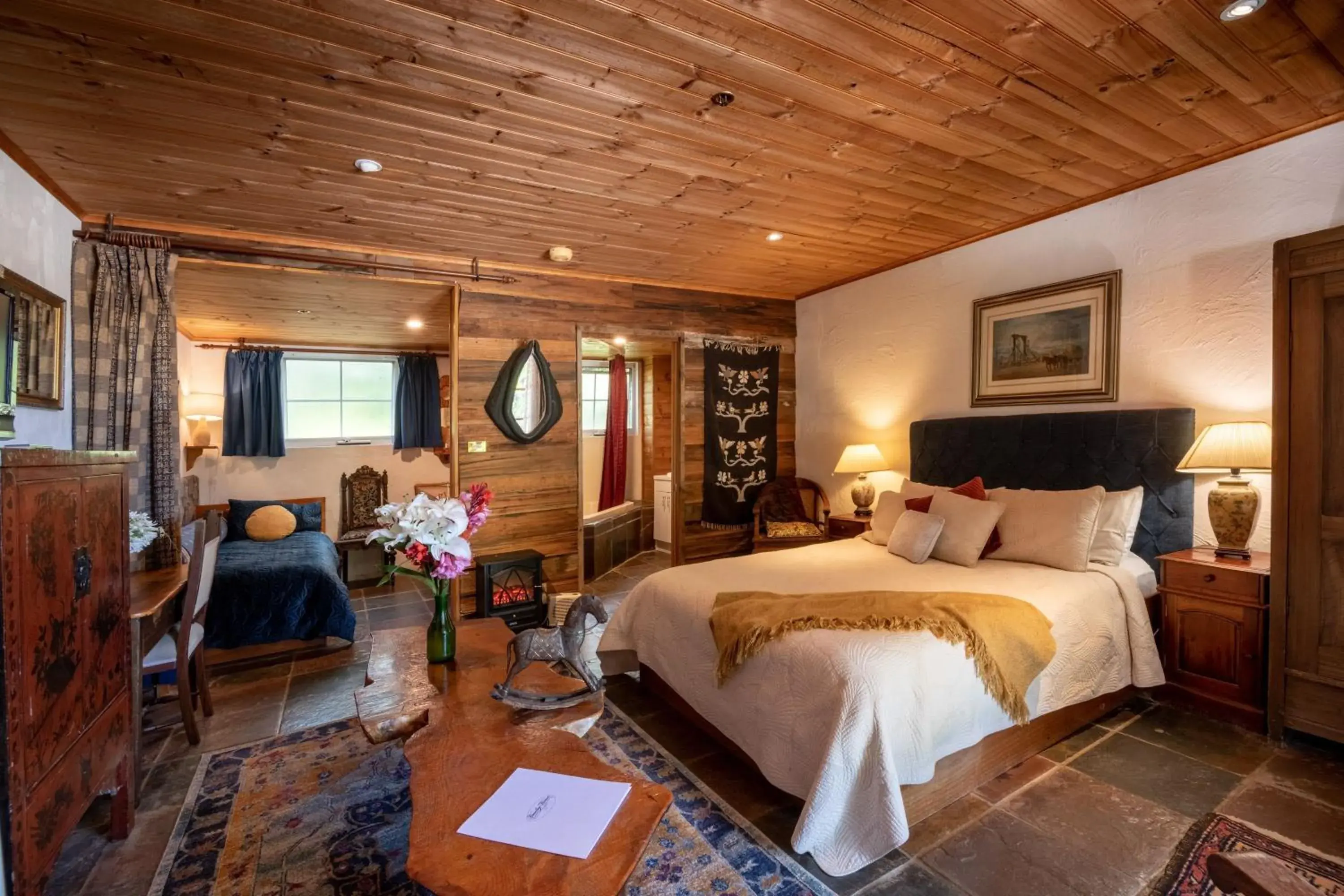 Queen Room with Spa Bath in Hawley House Queen Room with Spa Bath in Hawley House