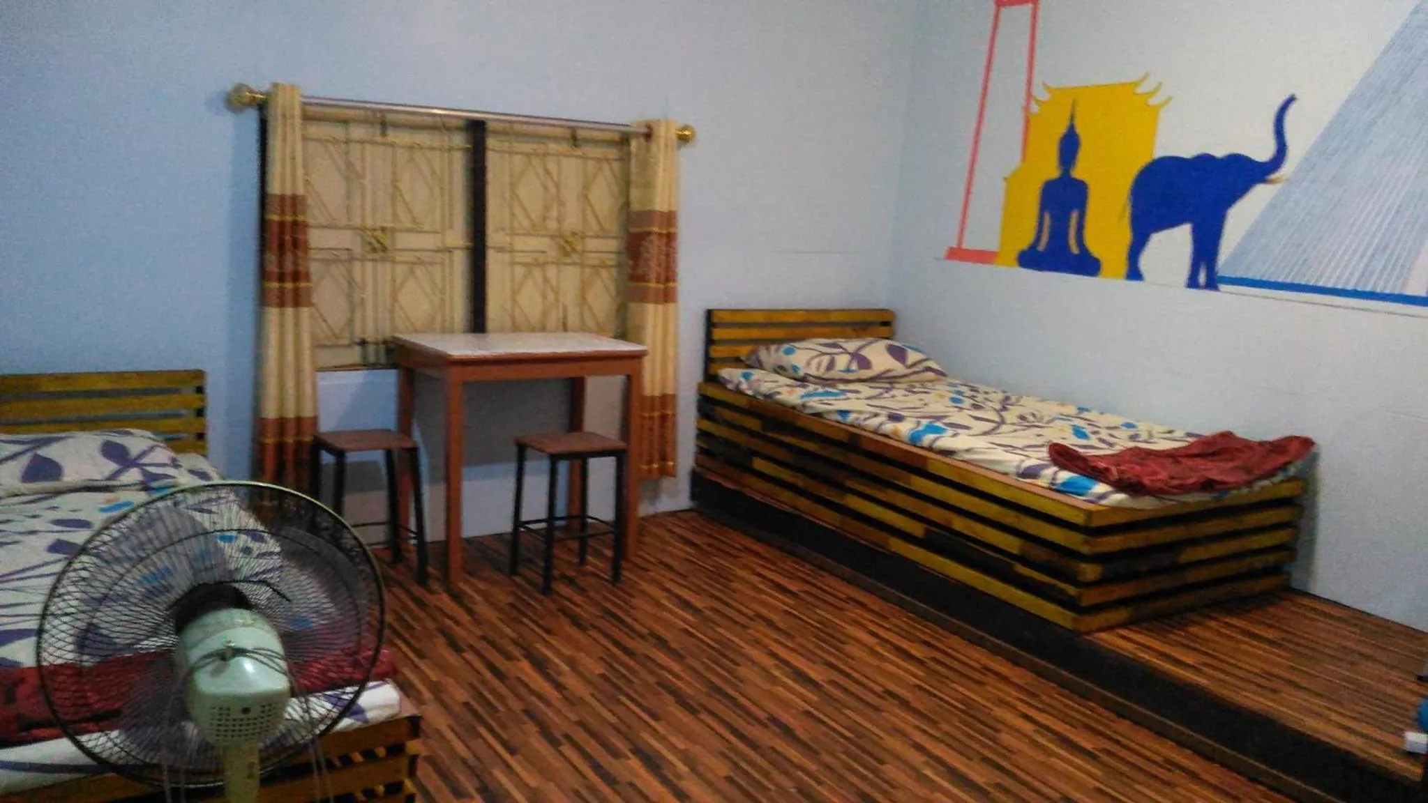 Photo of the whole room, Bed in The Kong