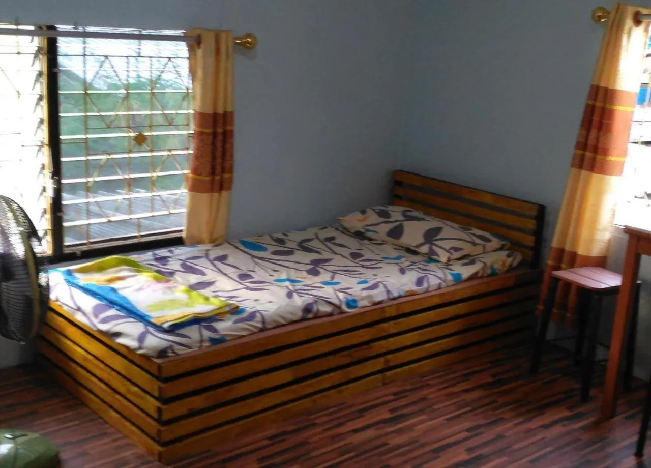 Photo of the whole room, Bed in The Kong